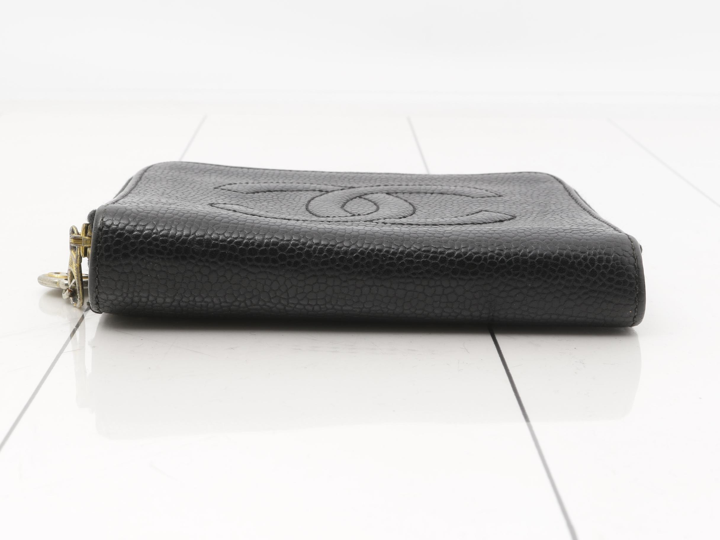 Caviar leather bi-fold wallet with Coco Mark, black — view 3