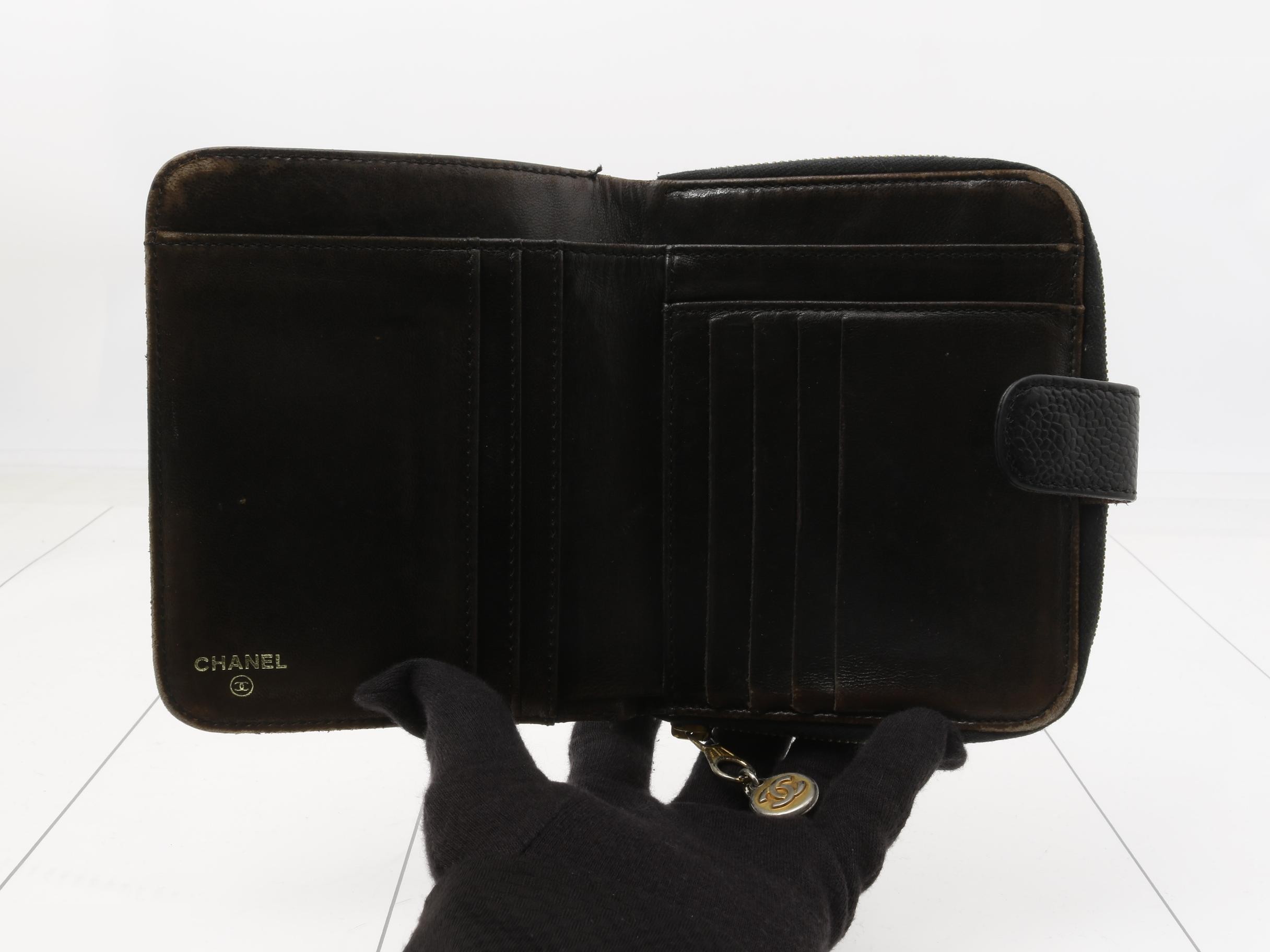 Caviar leather bi-fold wallet with Coco Mark, black — view 4