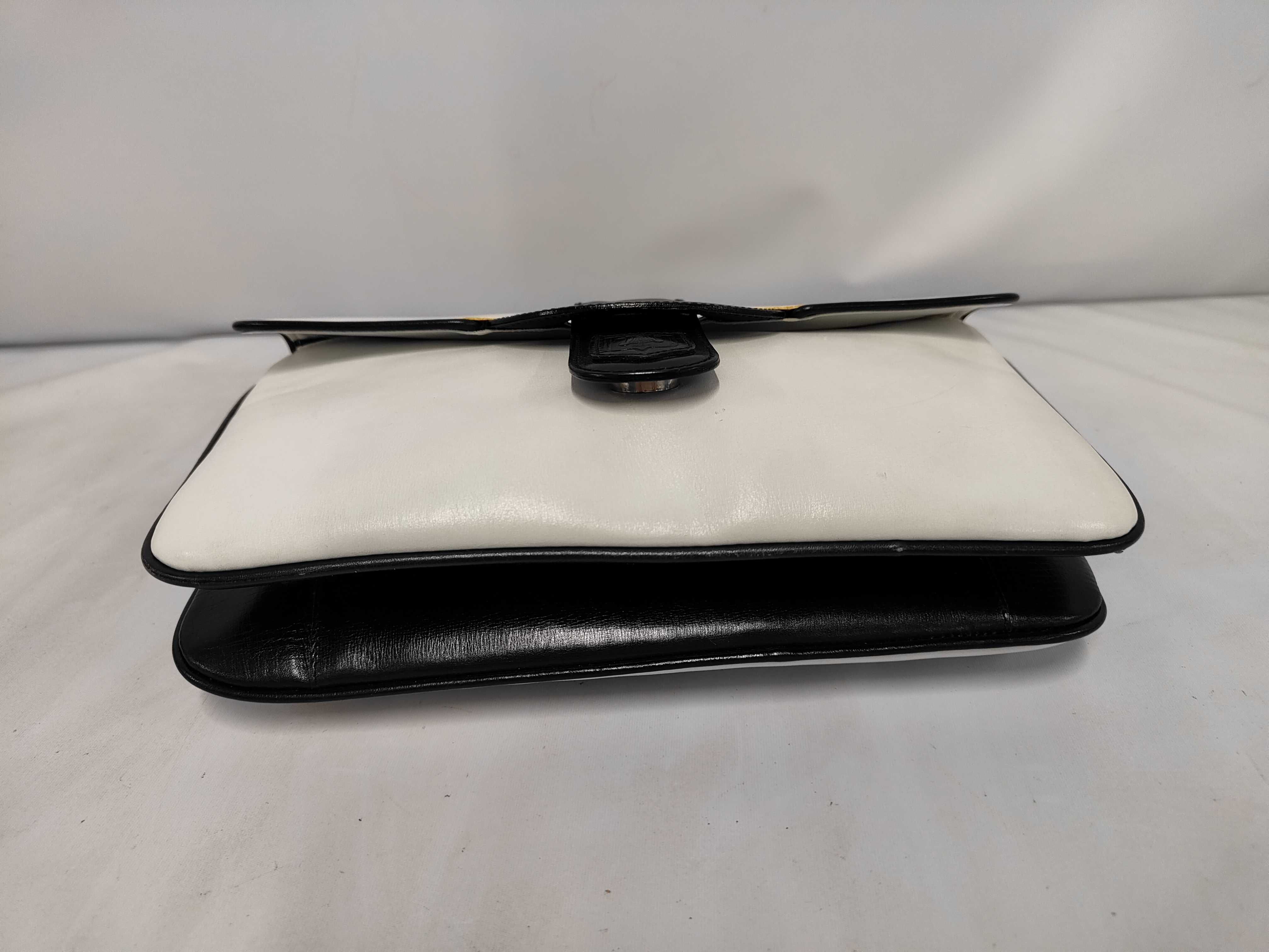 chain shoulder bag, white shoulder bag — view 3