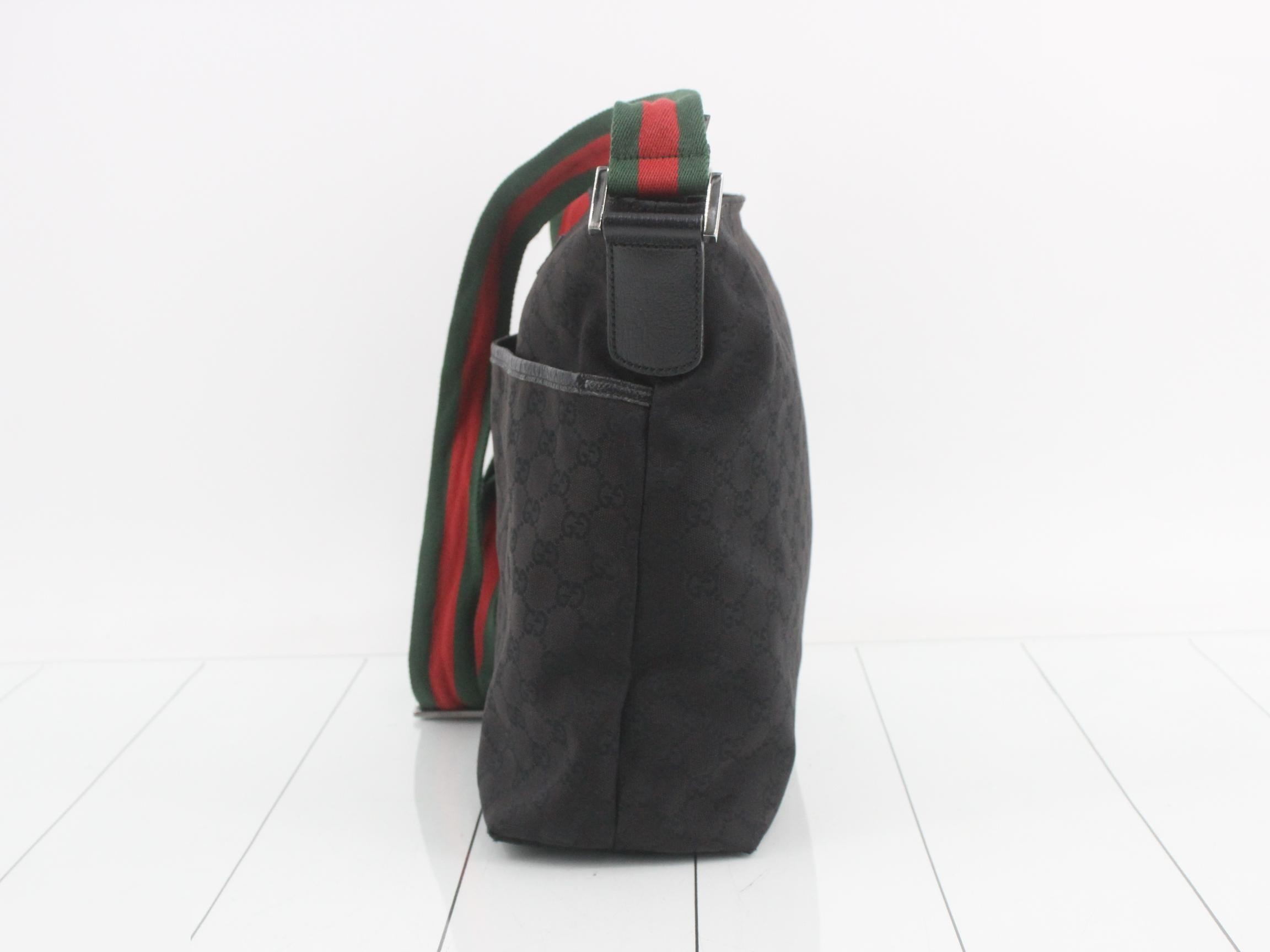GG Canvas Shoulder Bag — view 3
