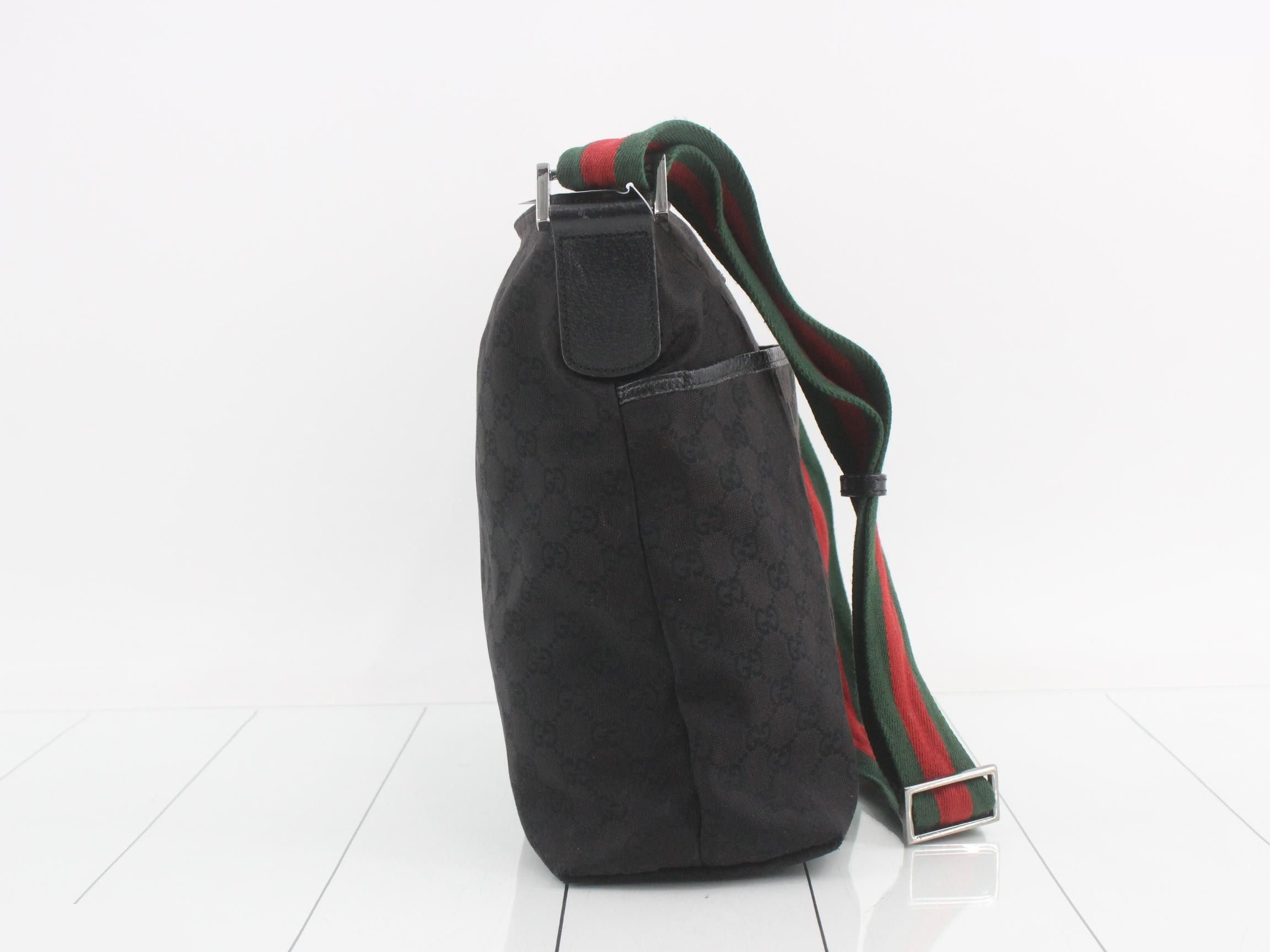 GG Canvas Shoulder Bag — view 4