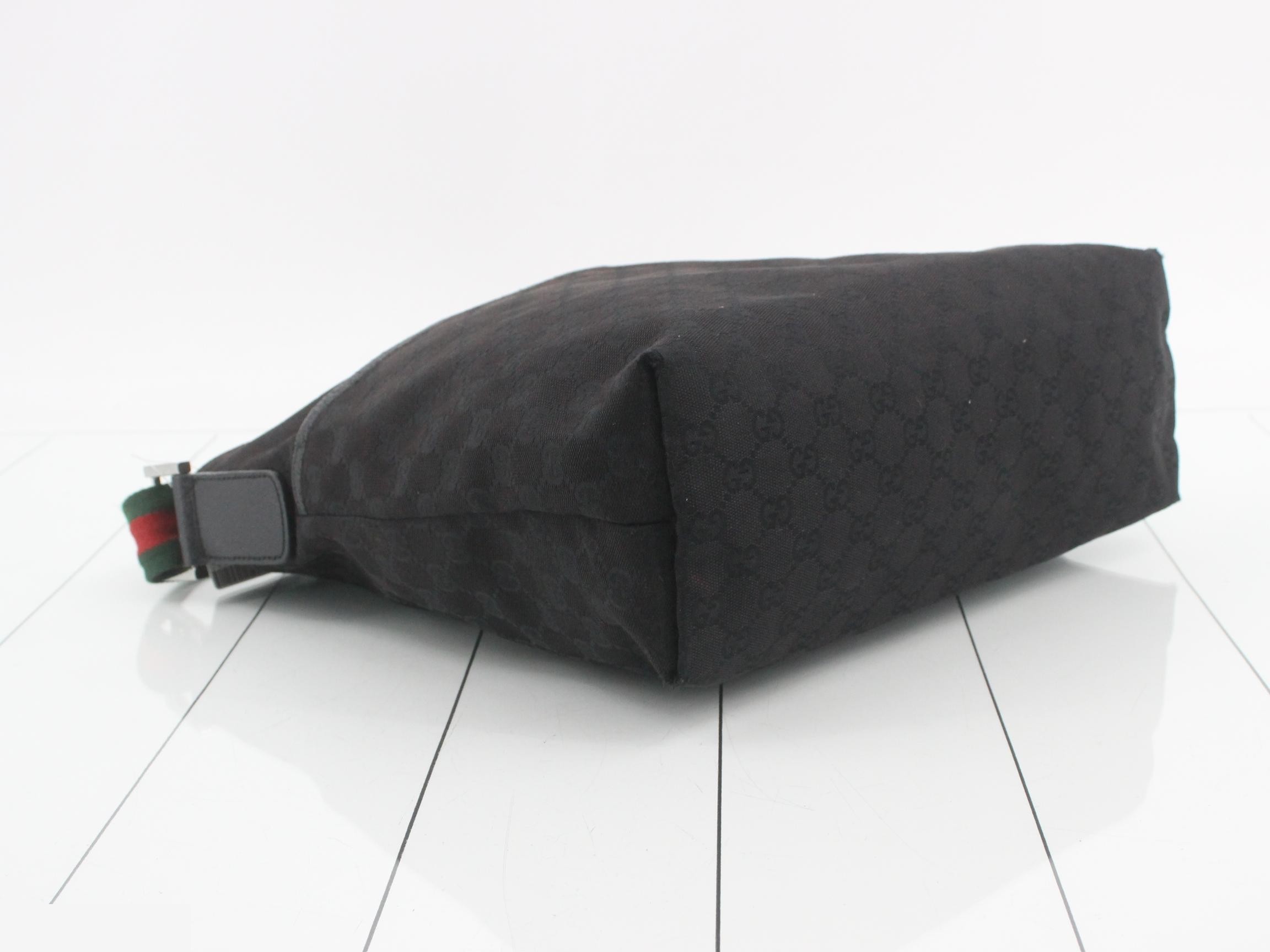 GG Canvas Shoulder Bag — view 5