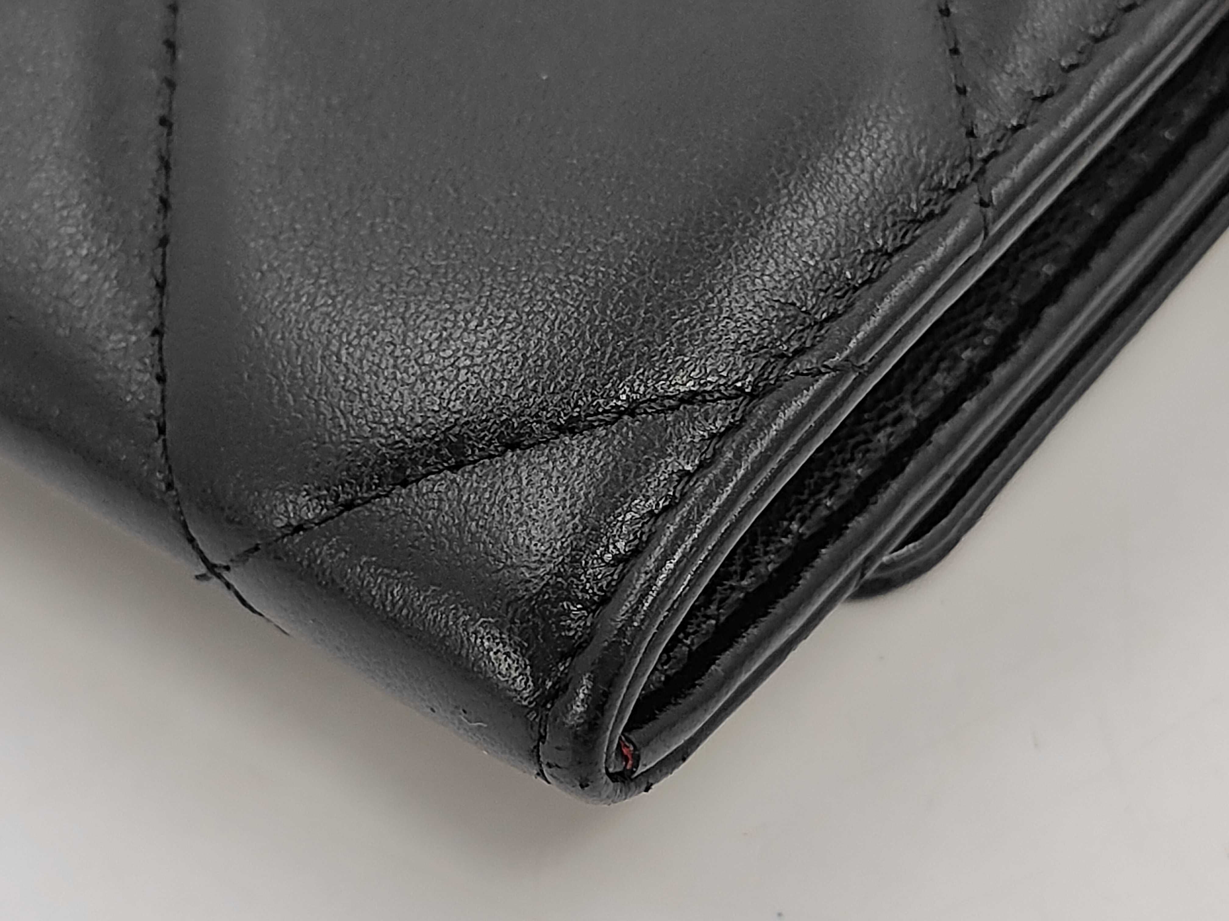 19 Chain Shoulder Bag, Random Serial Number, Black, with Inner Protective Seal. — view 3