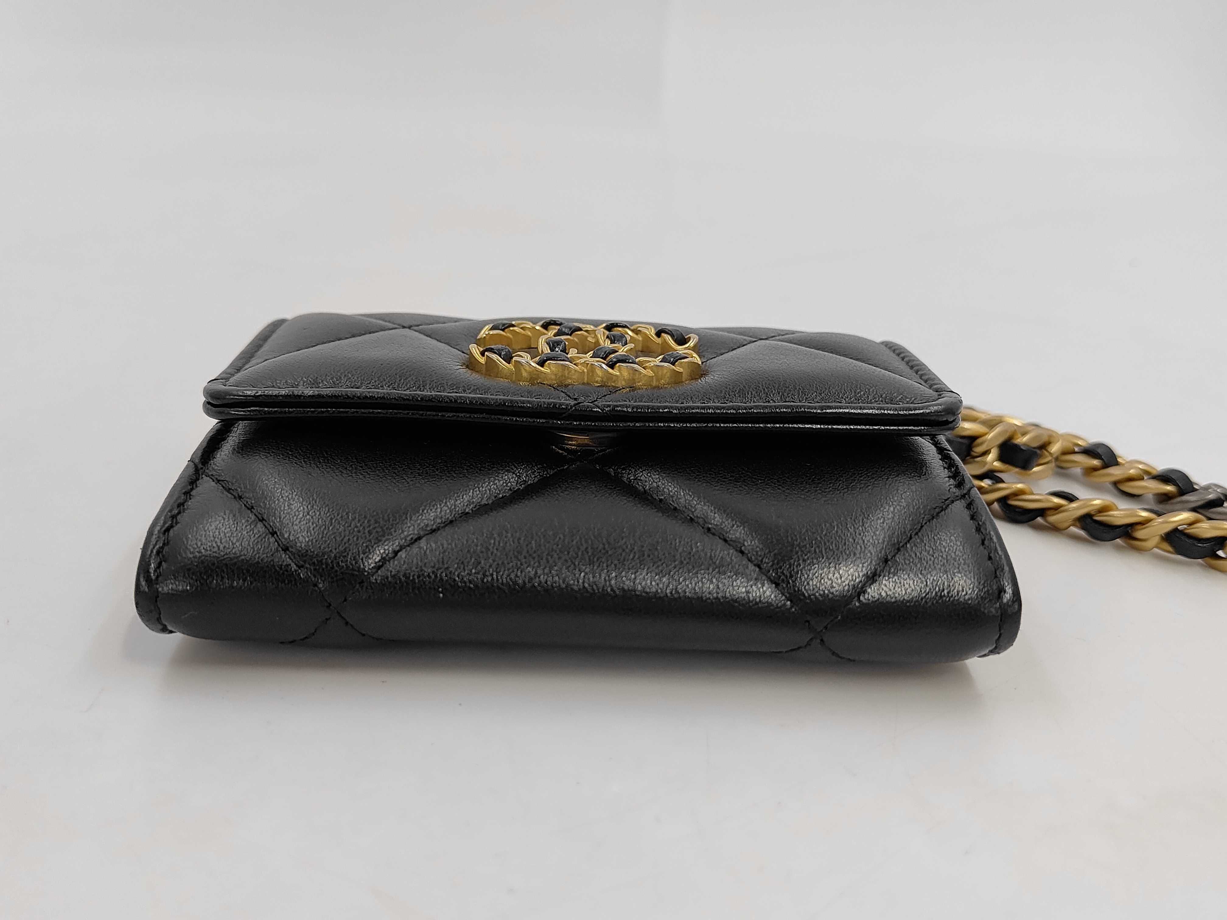 19 Chain Shoulder Bag, Random Serial Number, Black, with Inner Protective Seal. — view 4