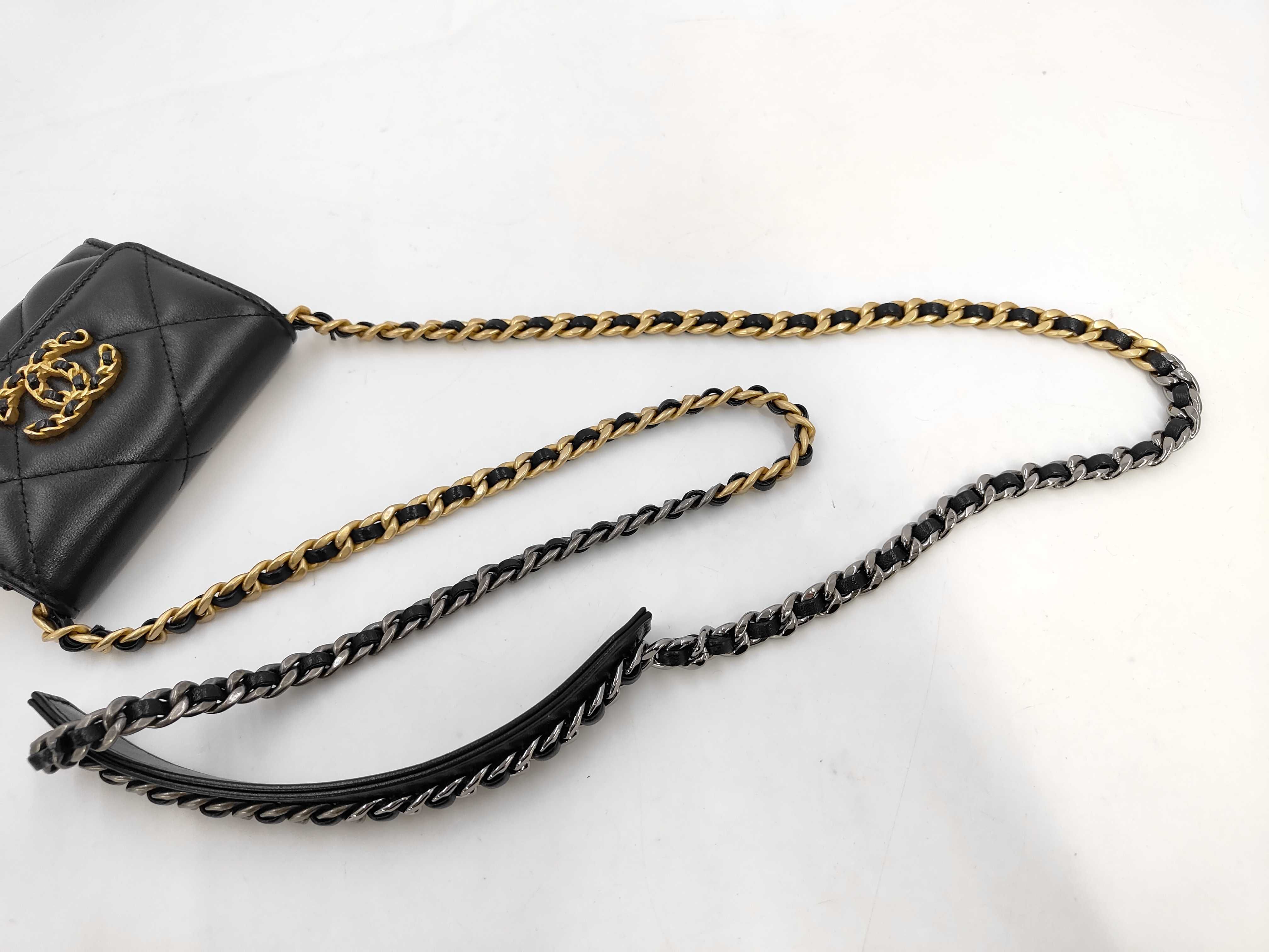 19 Chain Shoulder Bag, Random Serial Number, Black, with Inner Protective Seal. — view 5
