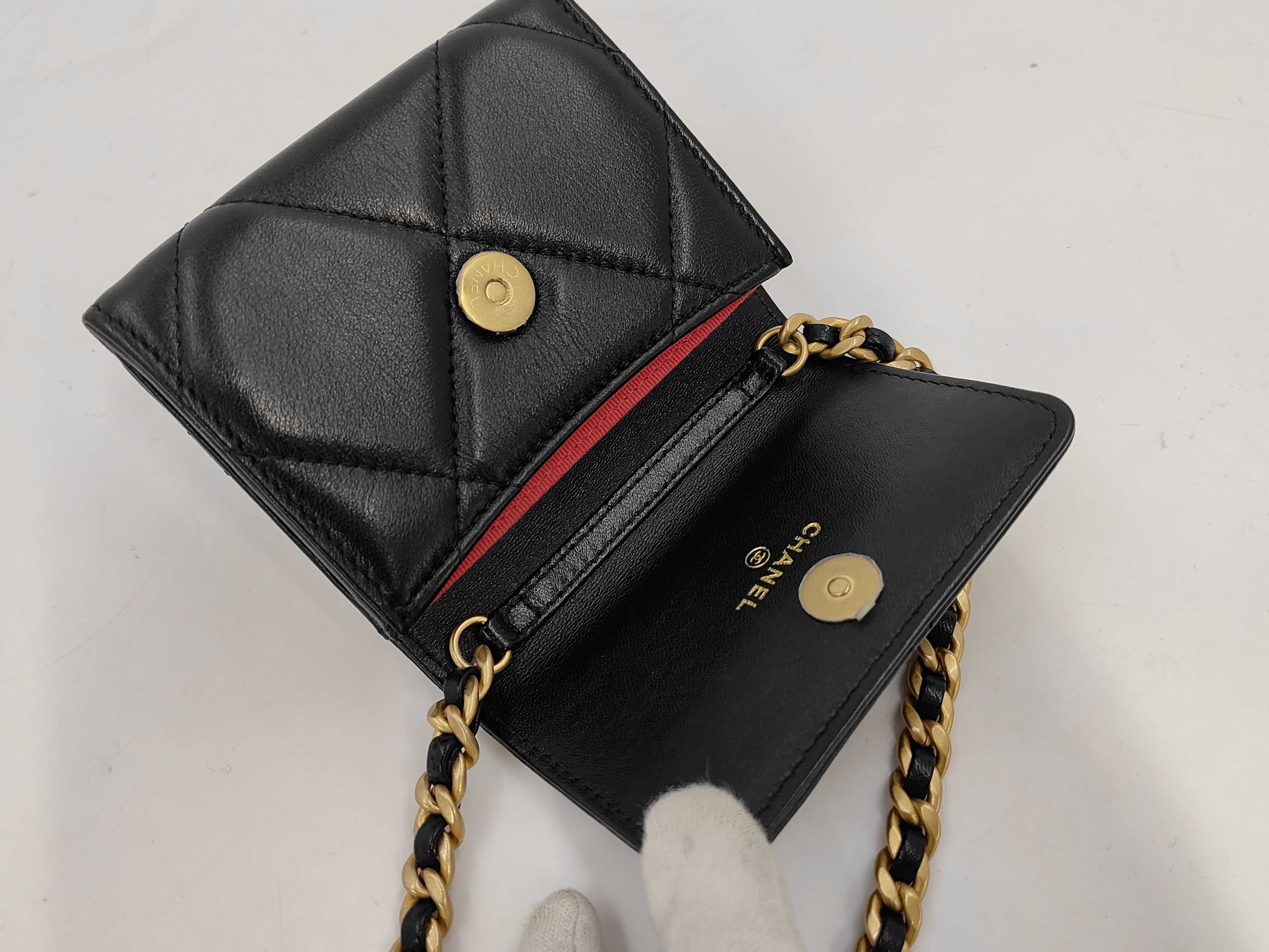 19 Chain Shoulder Bag, Random Serial Number, Black, with Inner Protective Seal. — view 8