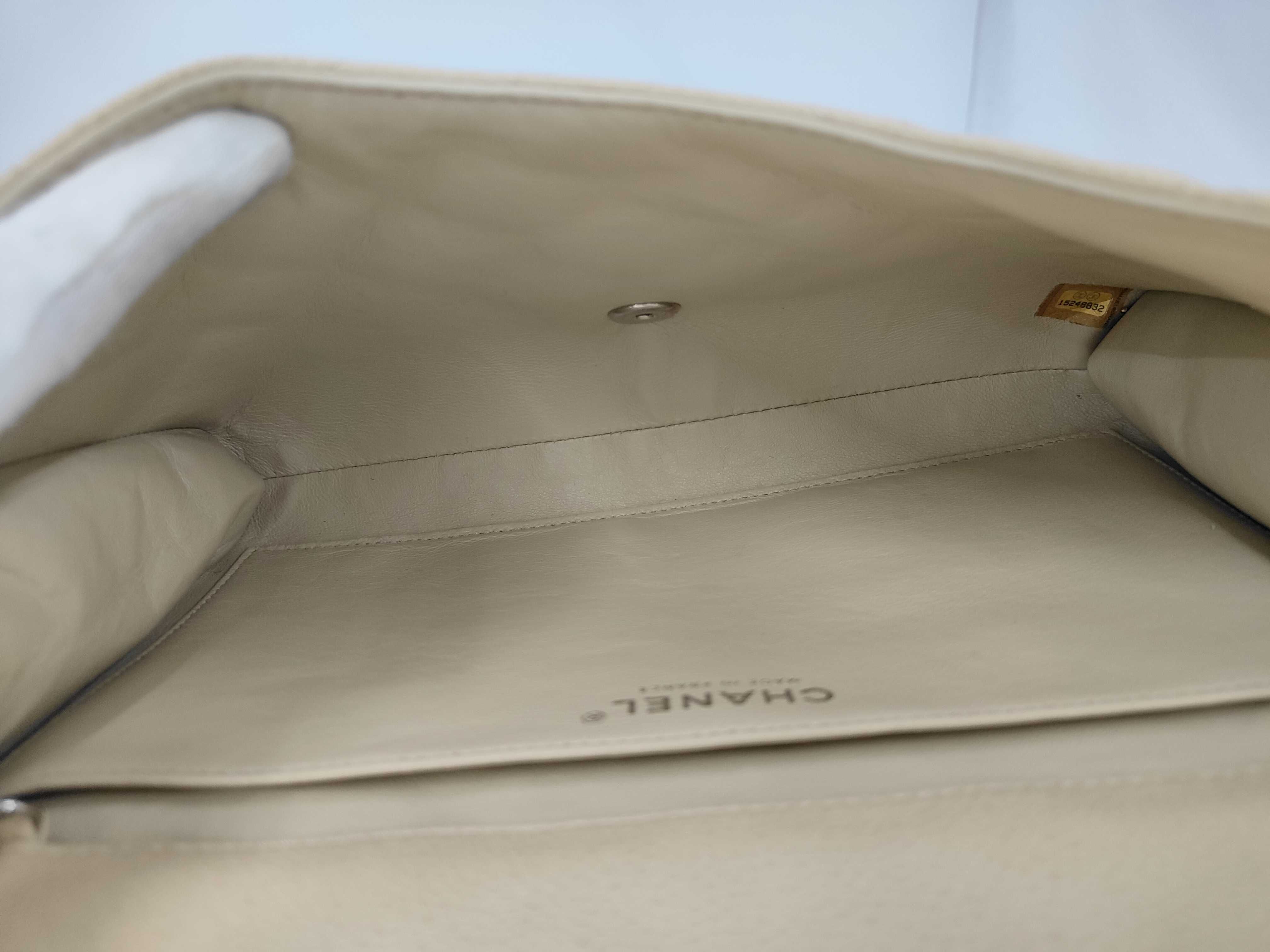 Caviar Chain Shoulder Bag (Beige) — view 9