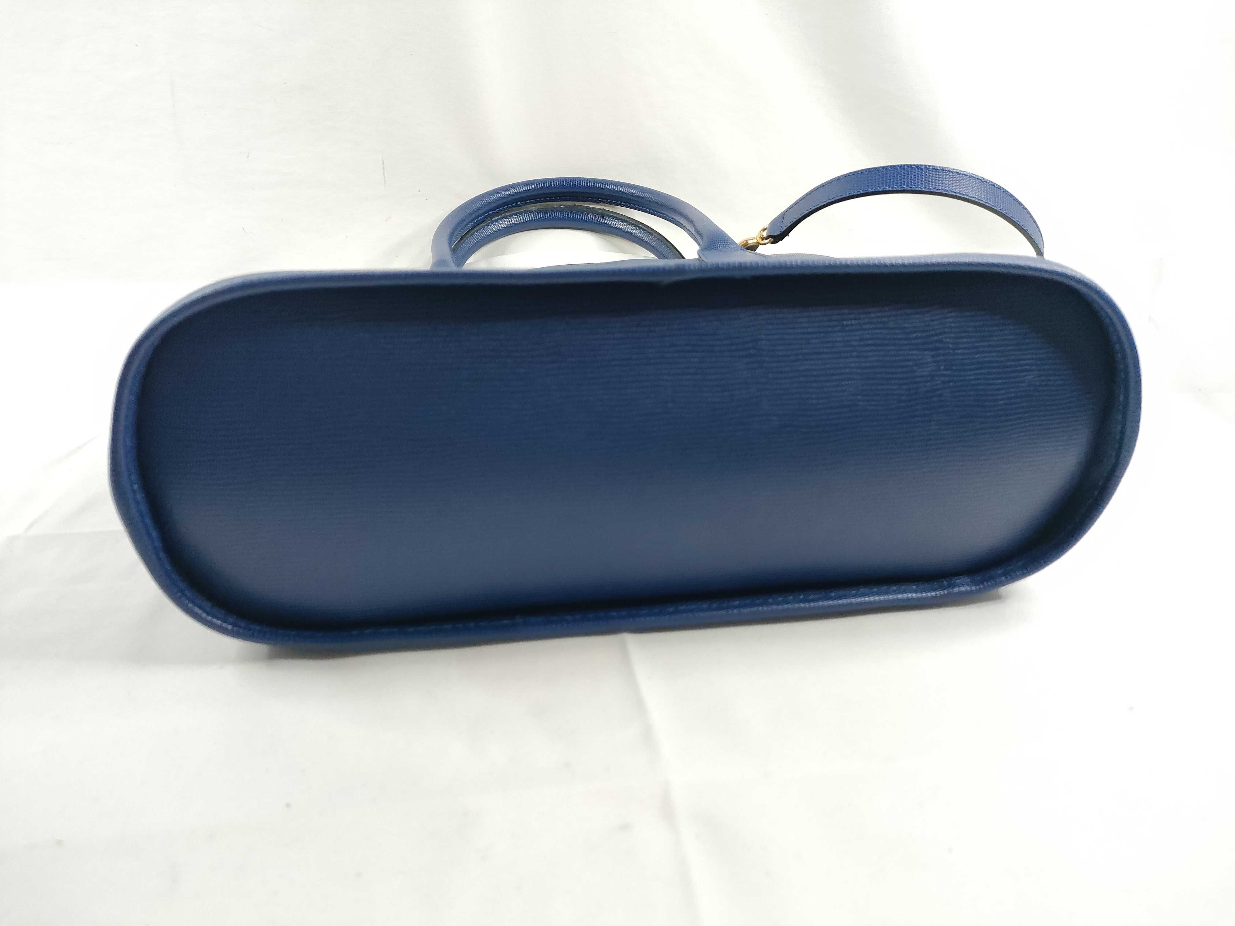 Circle Handbag 2-way Handbag — view 4