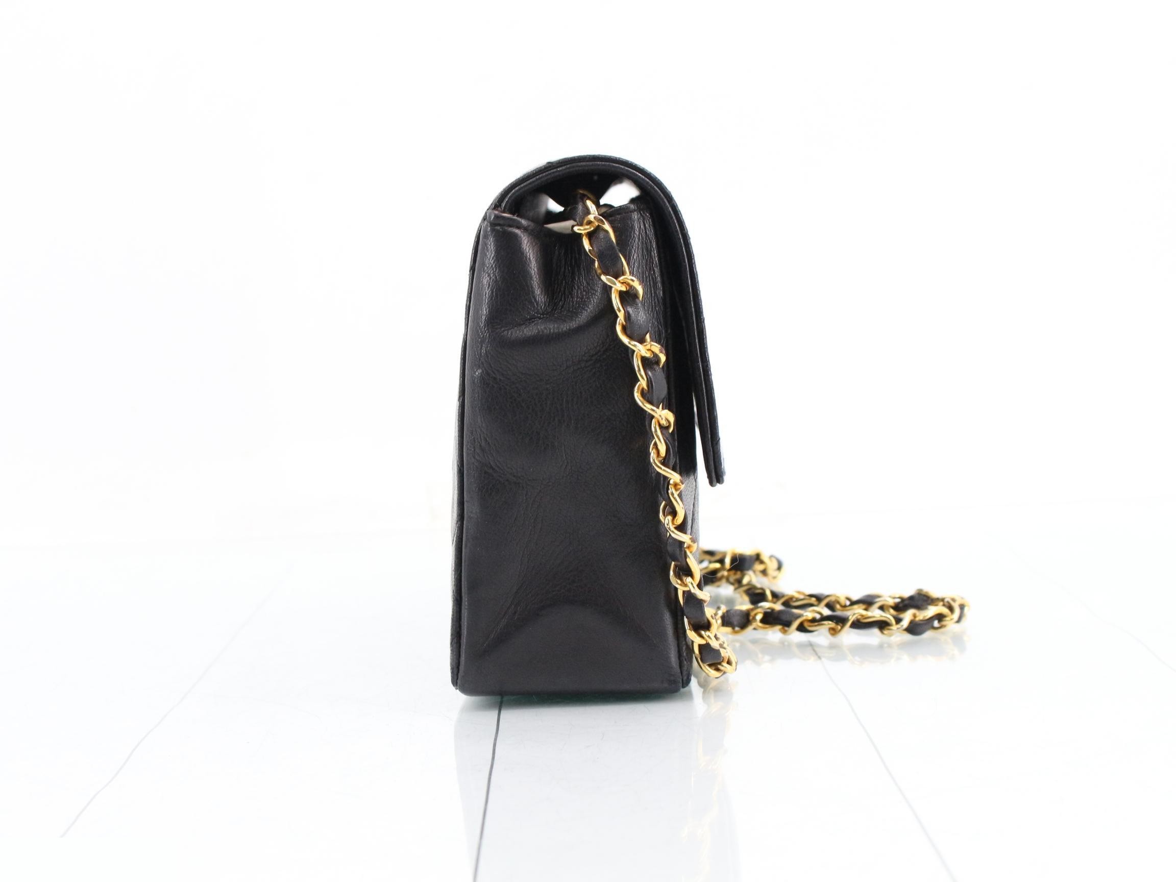 Matelassé 25 Chain Shoulder Bag, Black, Item No. 0 — view 4