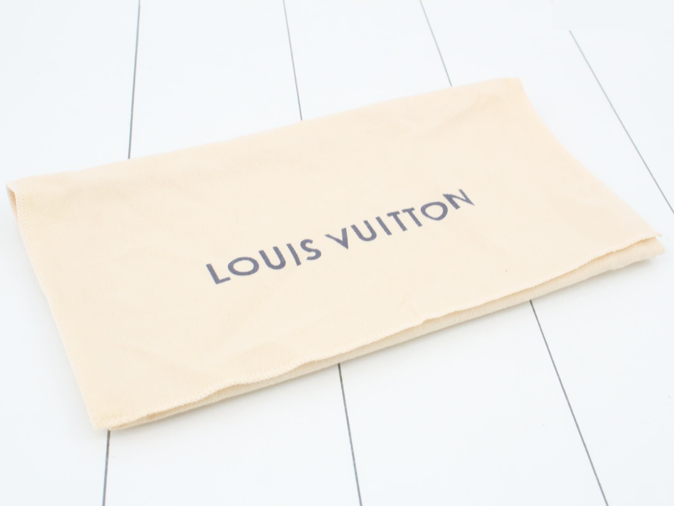 Pochette Accessoires - Includes shoulder strap, chain strap, and dust bag. — view 7
