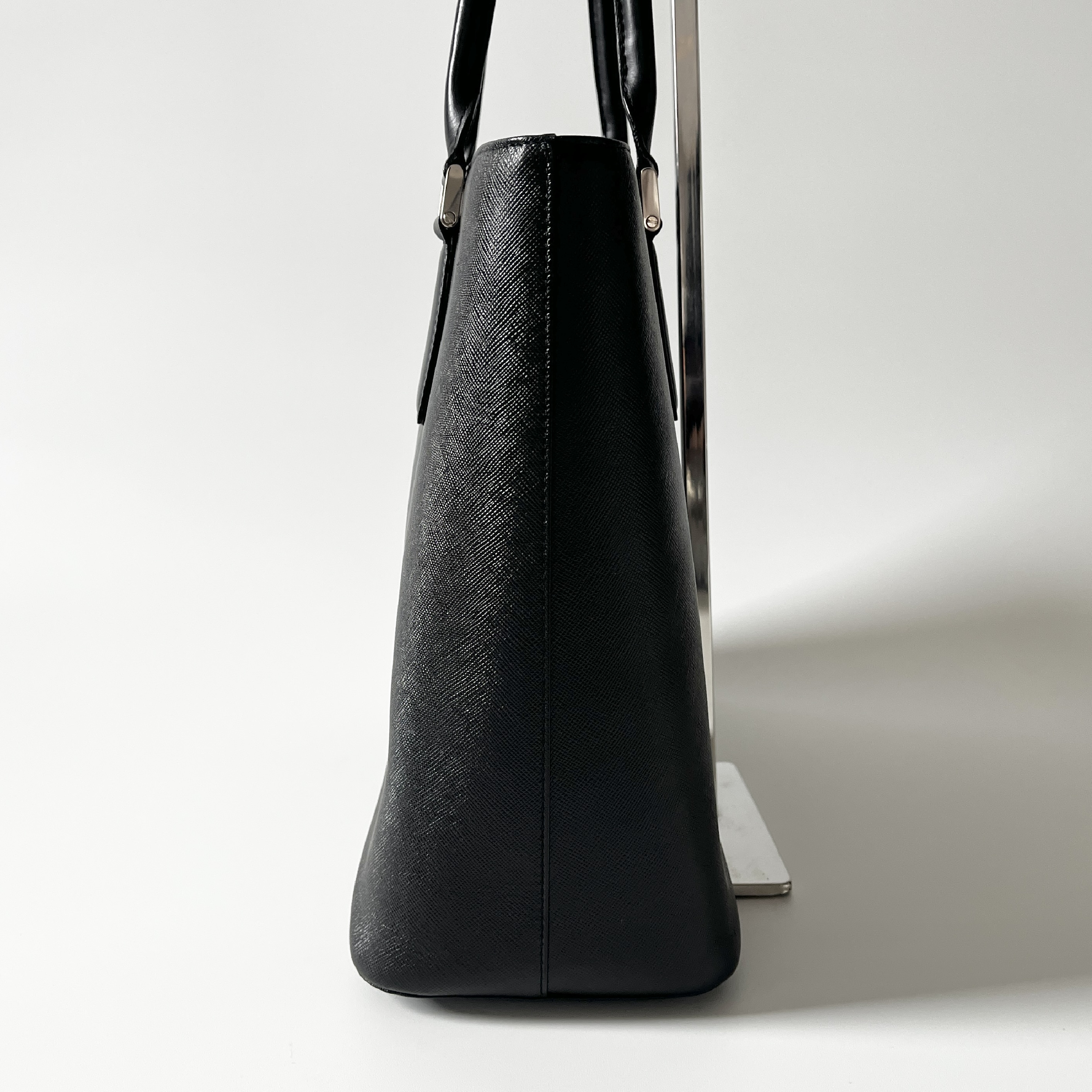 handbag, black handbag — view 3