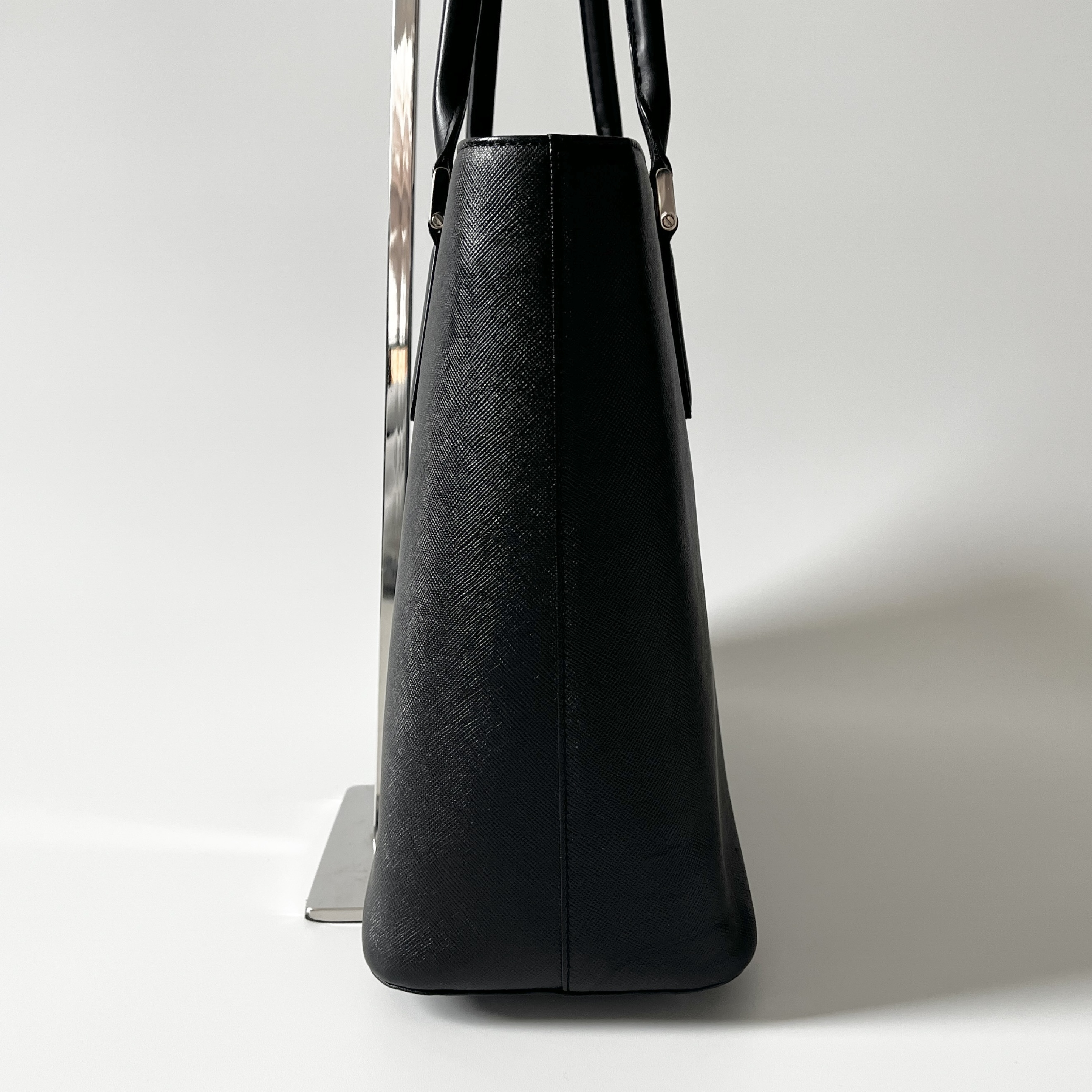 handbag, black handbag — view 4