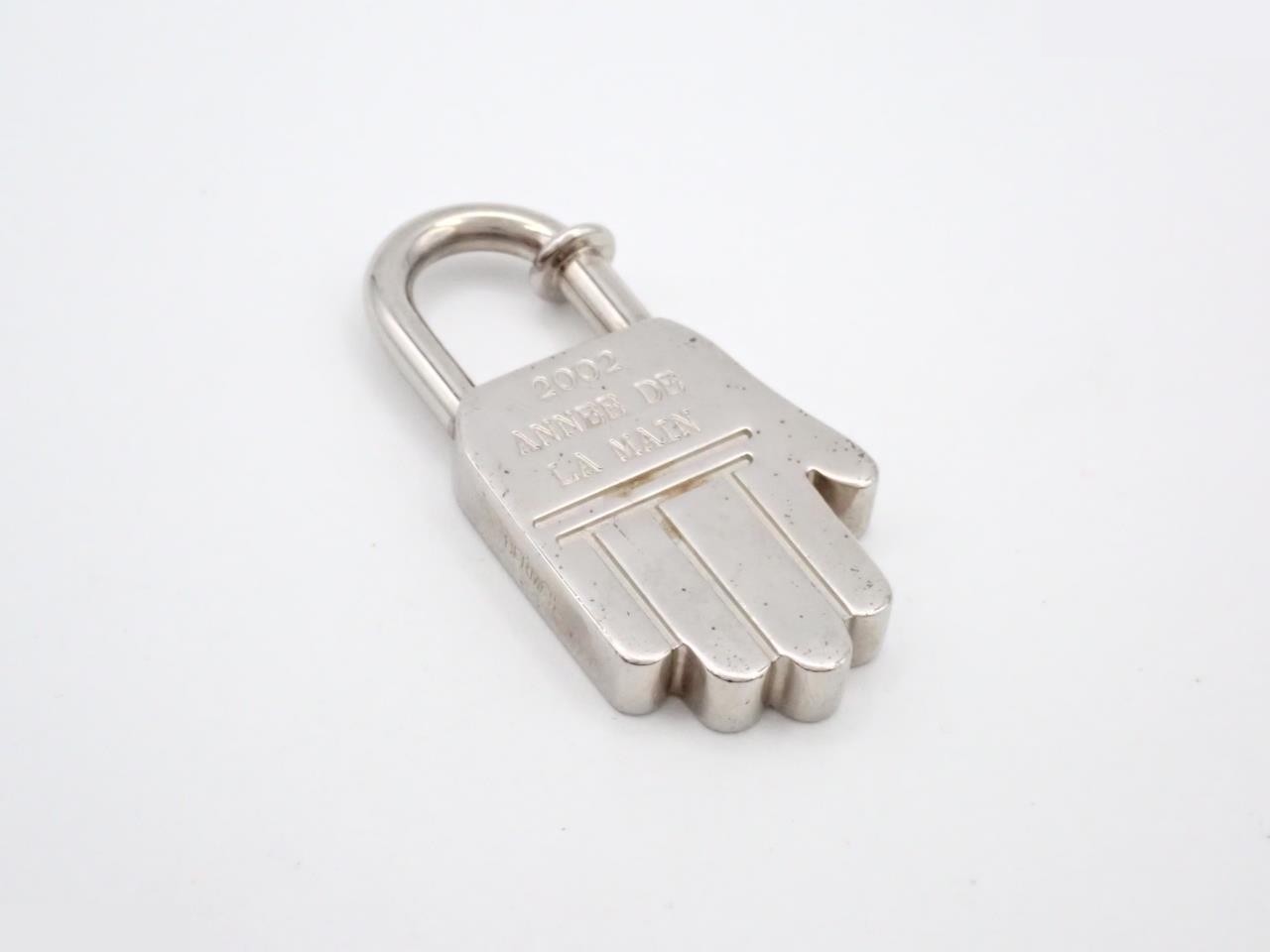 hand charm cadena — view 2