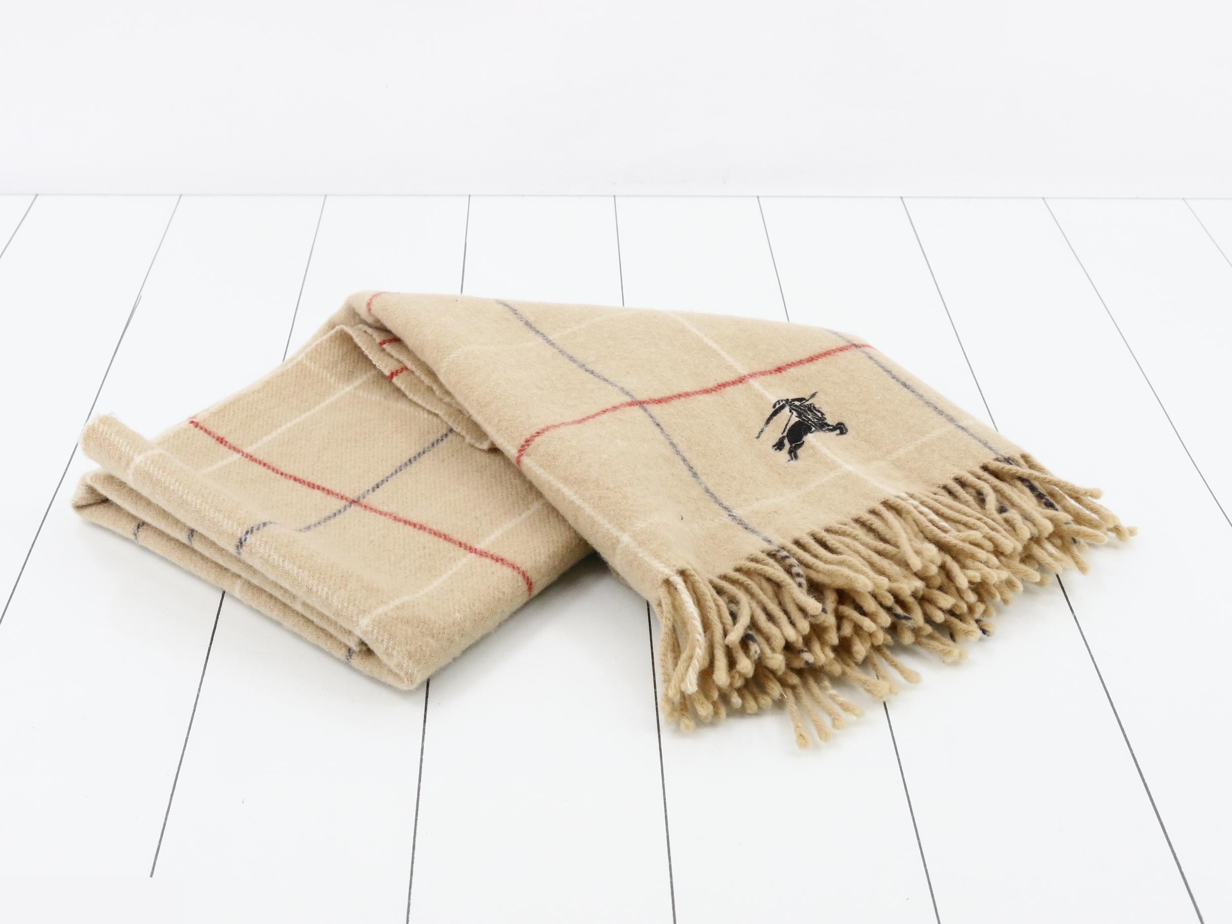 Nova Check lap blanket/shawl, beige — view 2