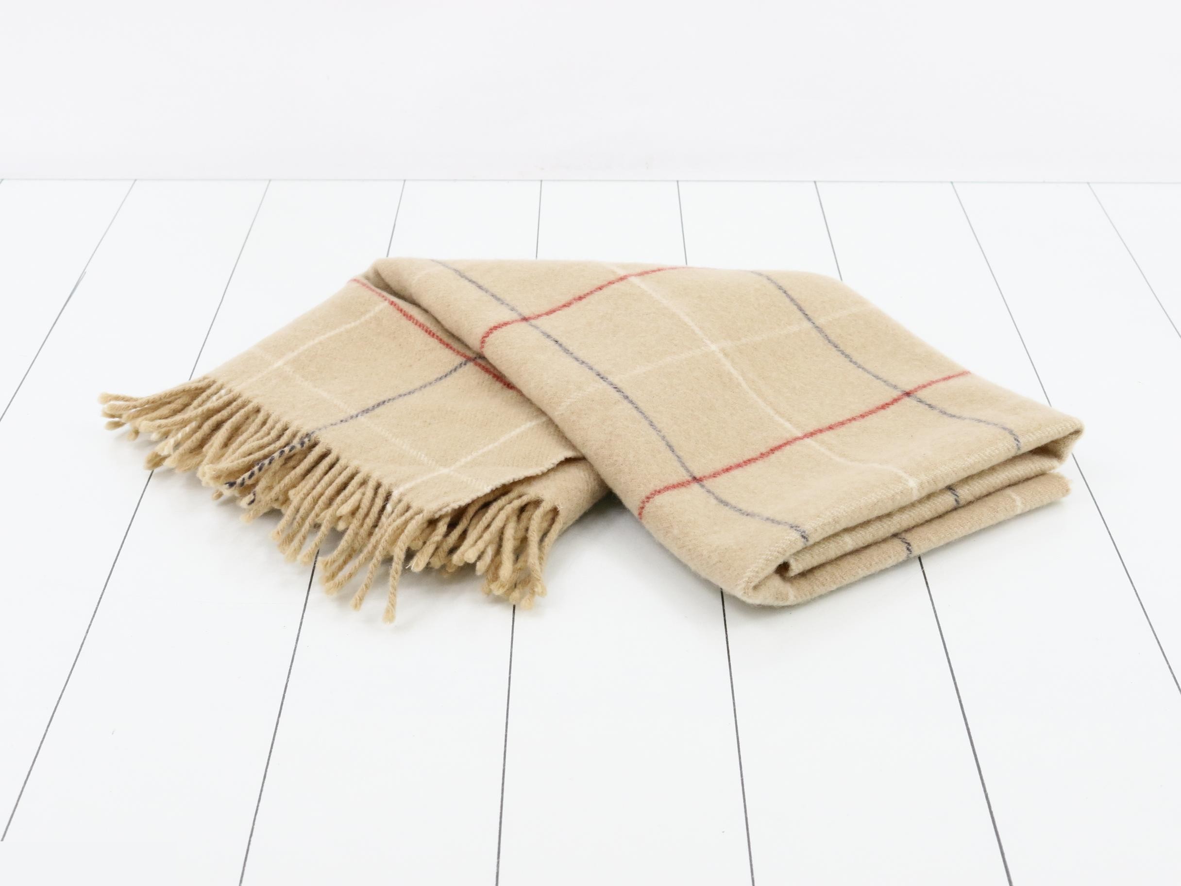 Nova Check lap blanket/shawl, beige — view 3