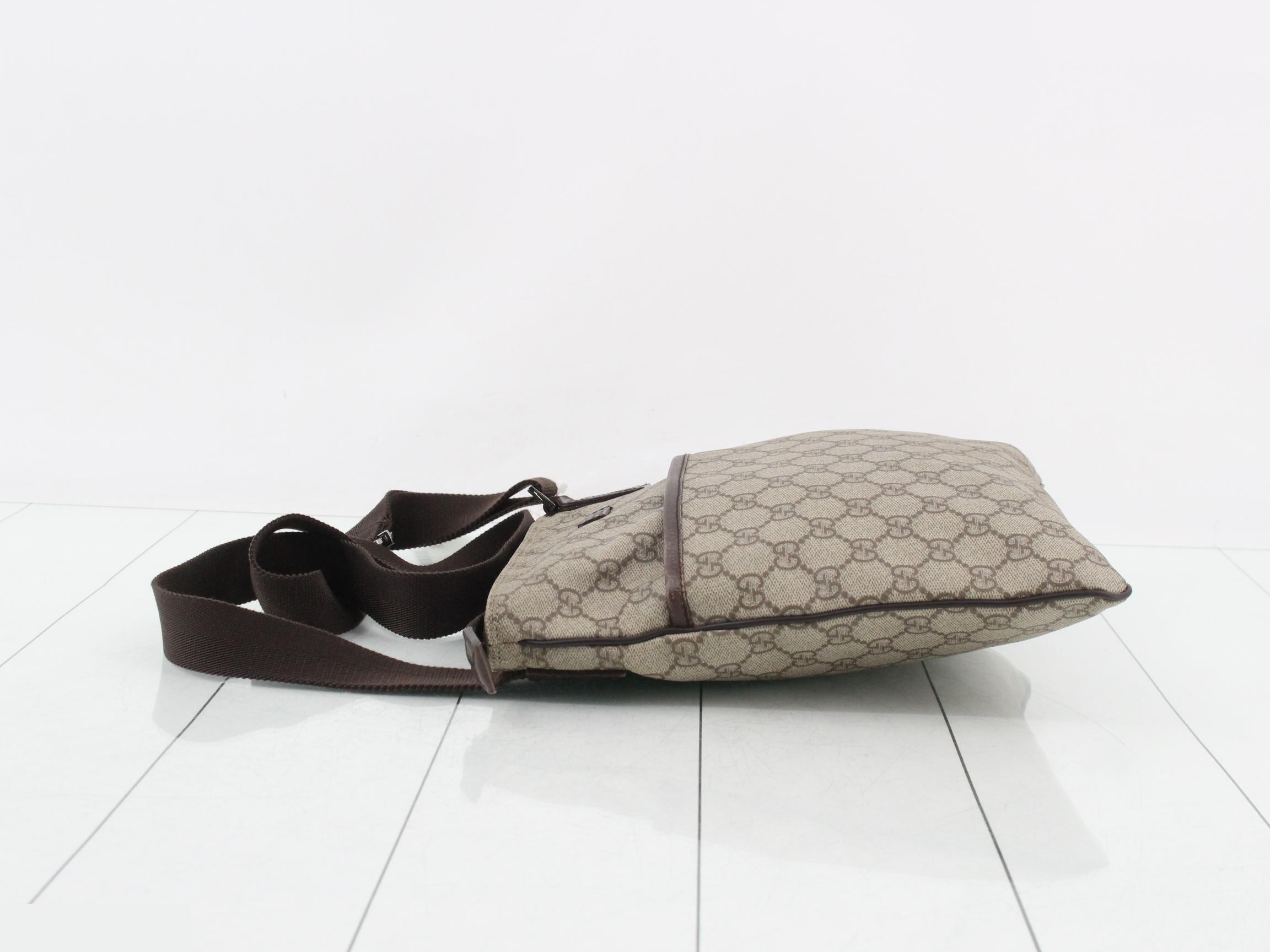 GG Supreme Shoulder Bag — view 4