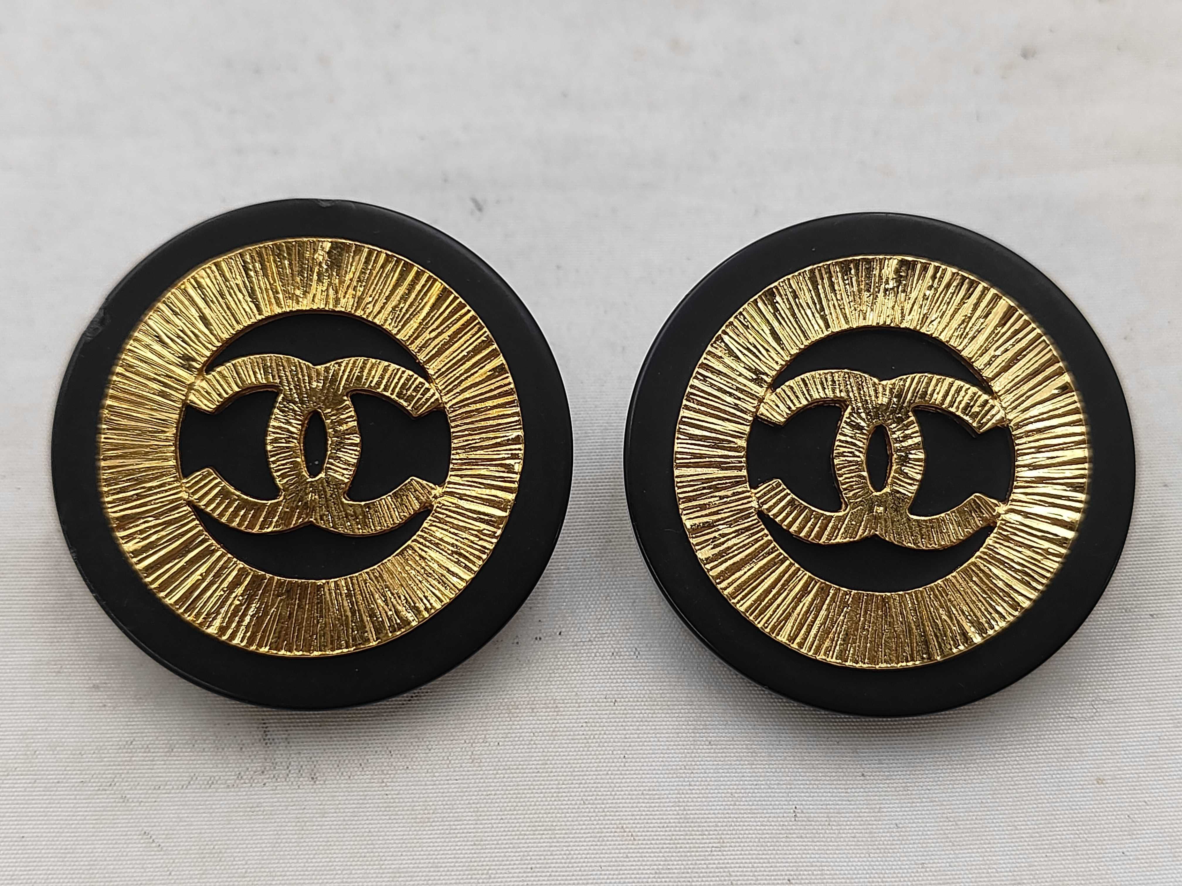 Coco Mark Round Earrings, Black x Gold, Size 29