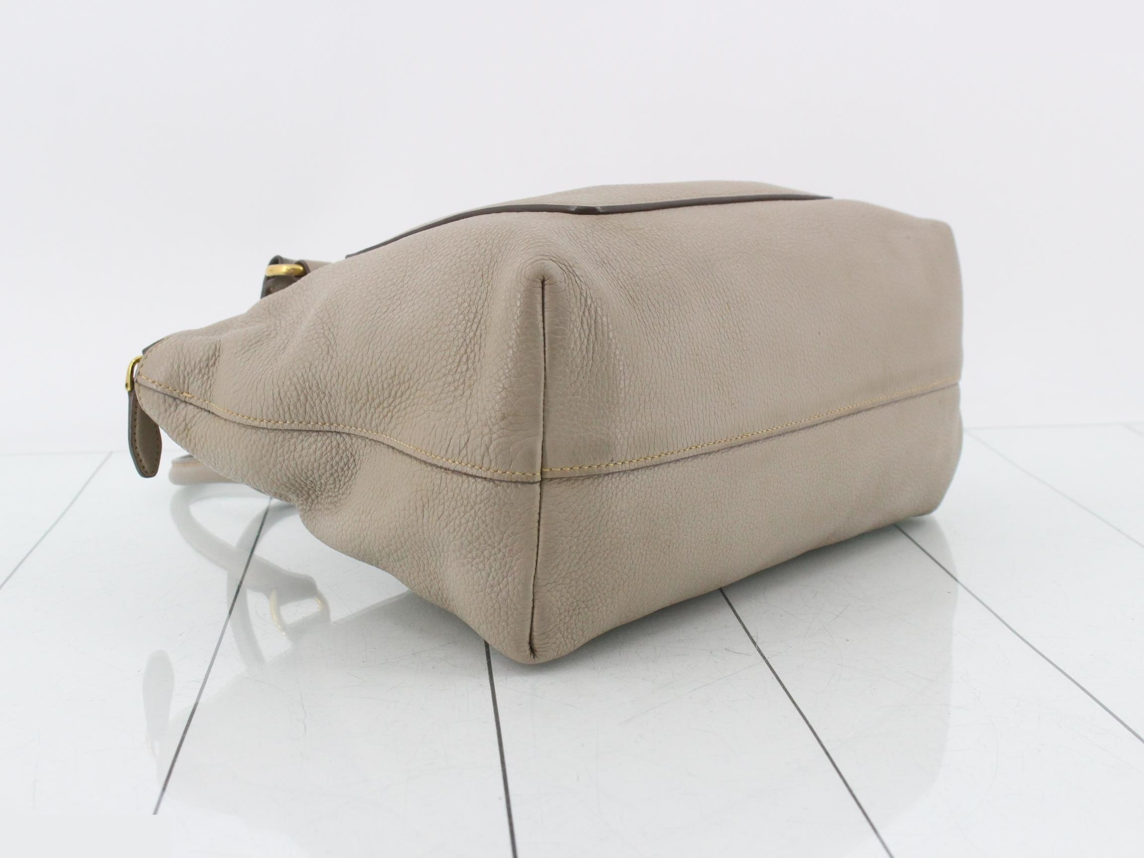Vitello Daino handbag with pouch — view 5