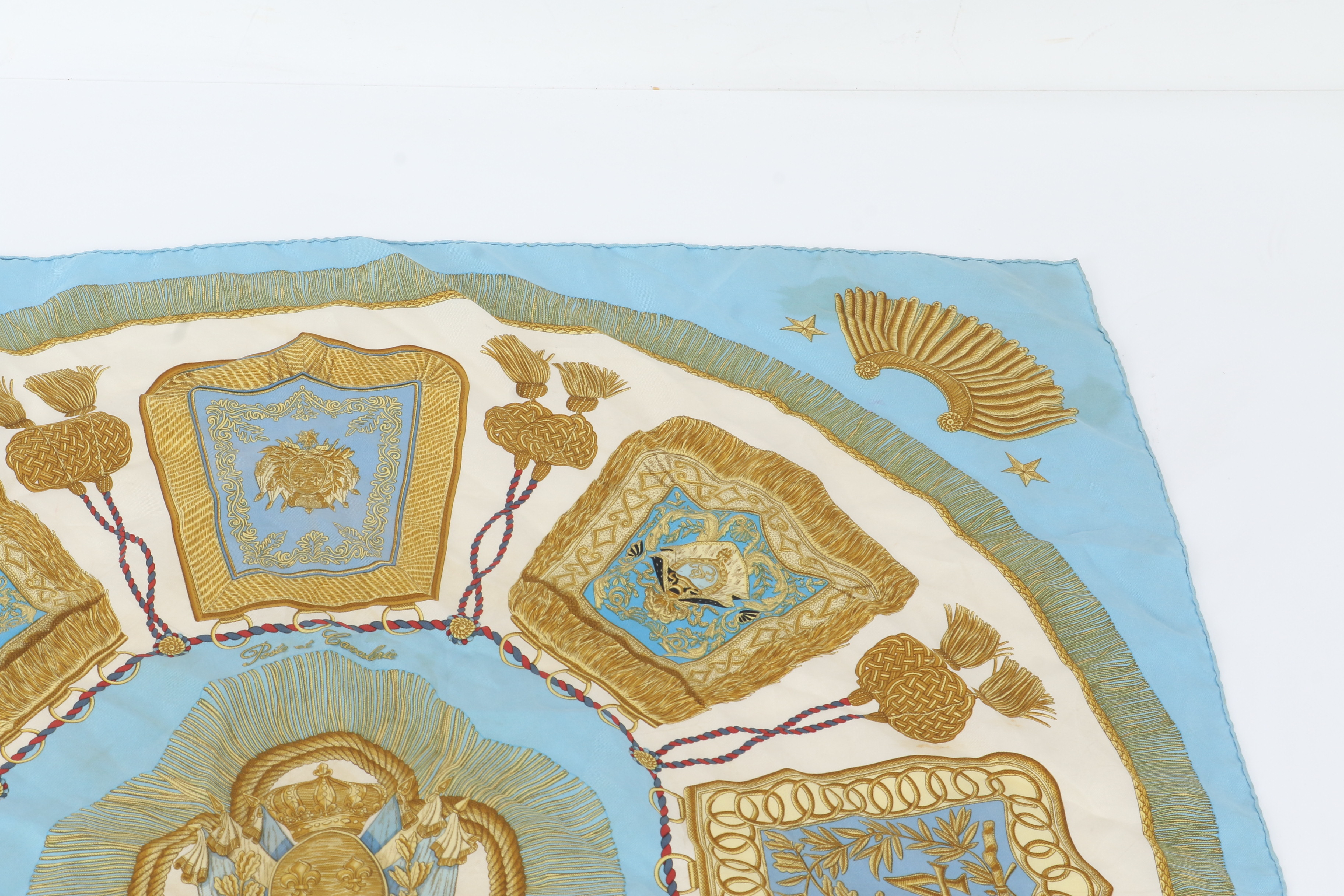 Carre 90 Poste et Cavalerie Saber-shaped pouch, scarf, and other accessories. — view 2