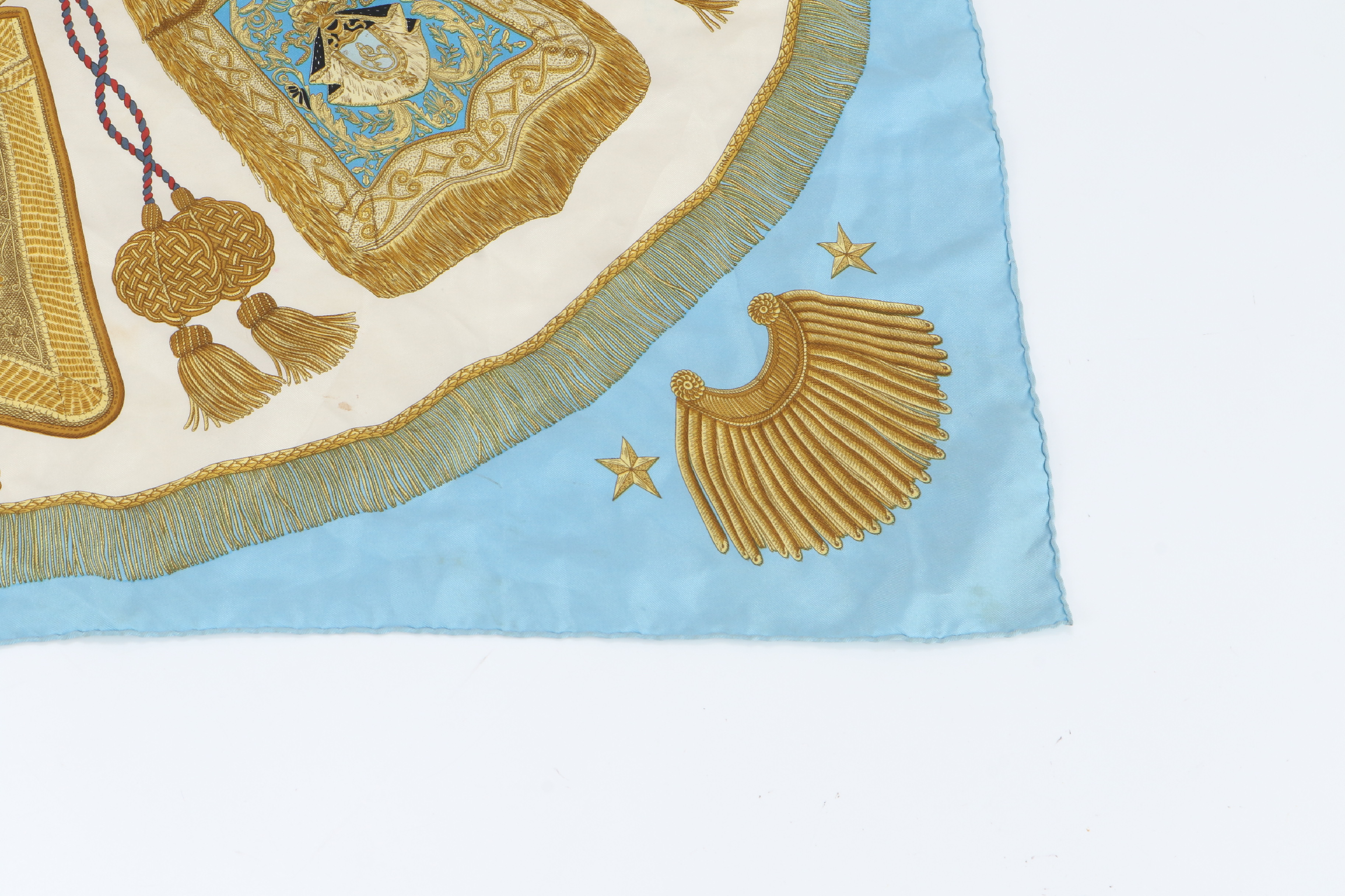 Carre 90 Poste et Cavalerie Saber-shaped pouch, scarf, and other accessories. — view 5