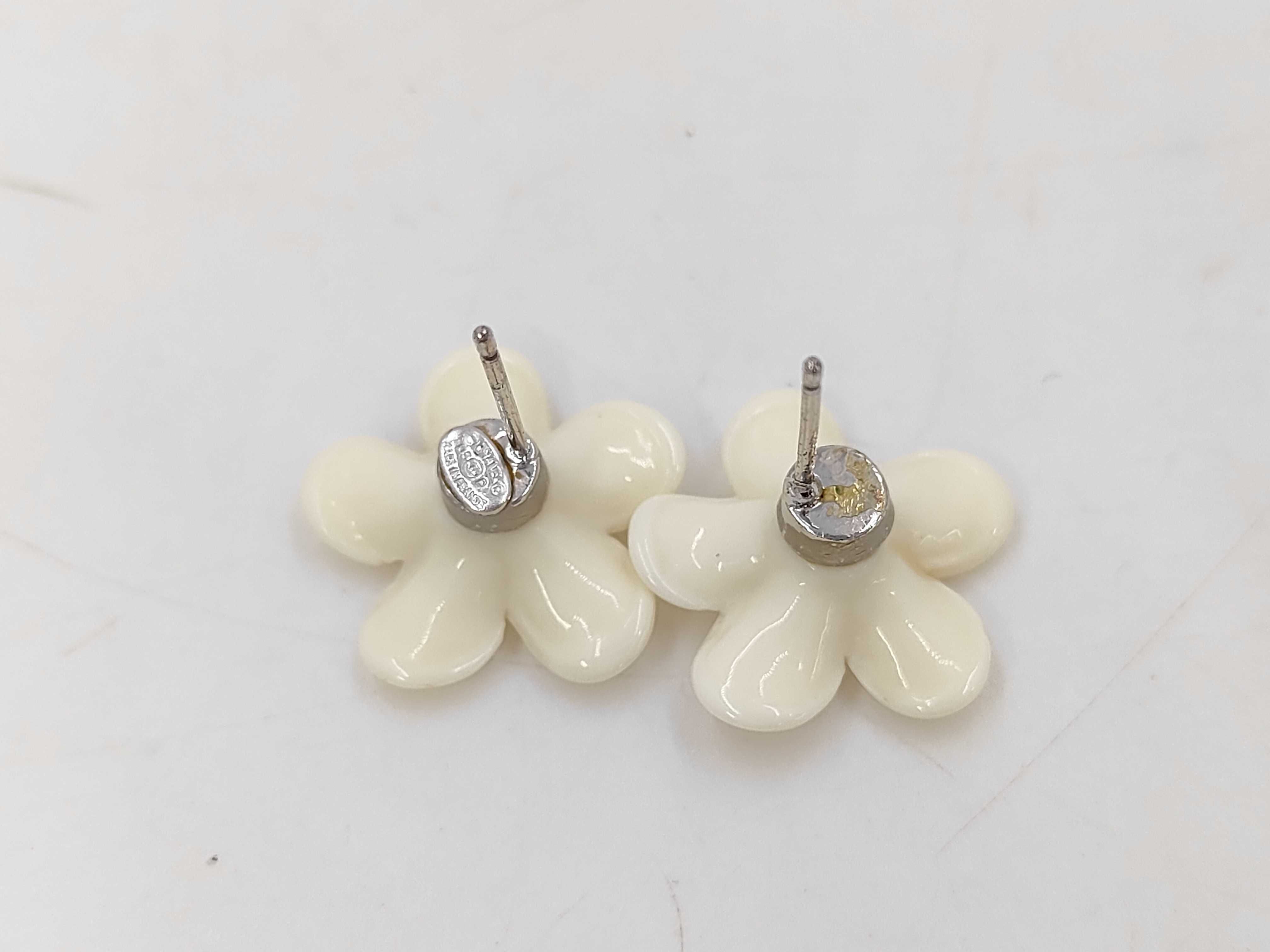 Camellia Coco Mark White Earrings 05P — view 2