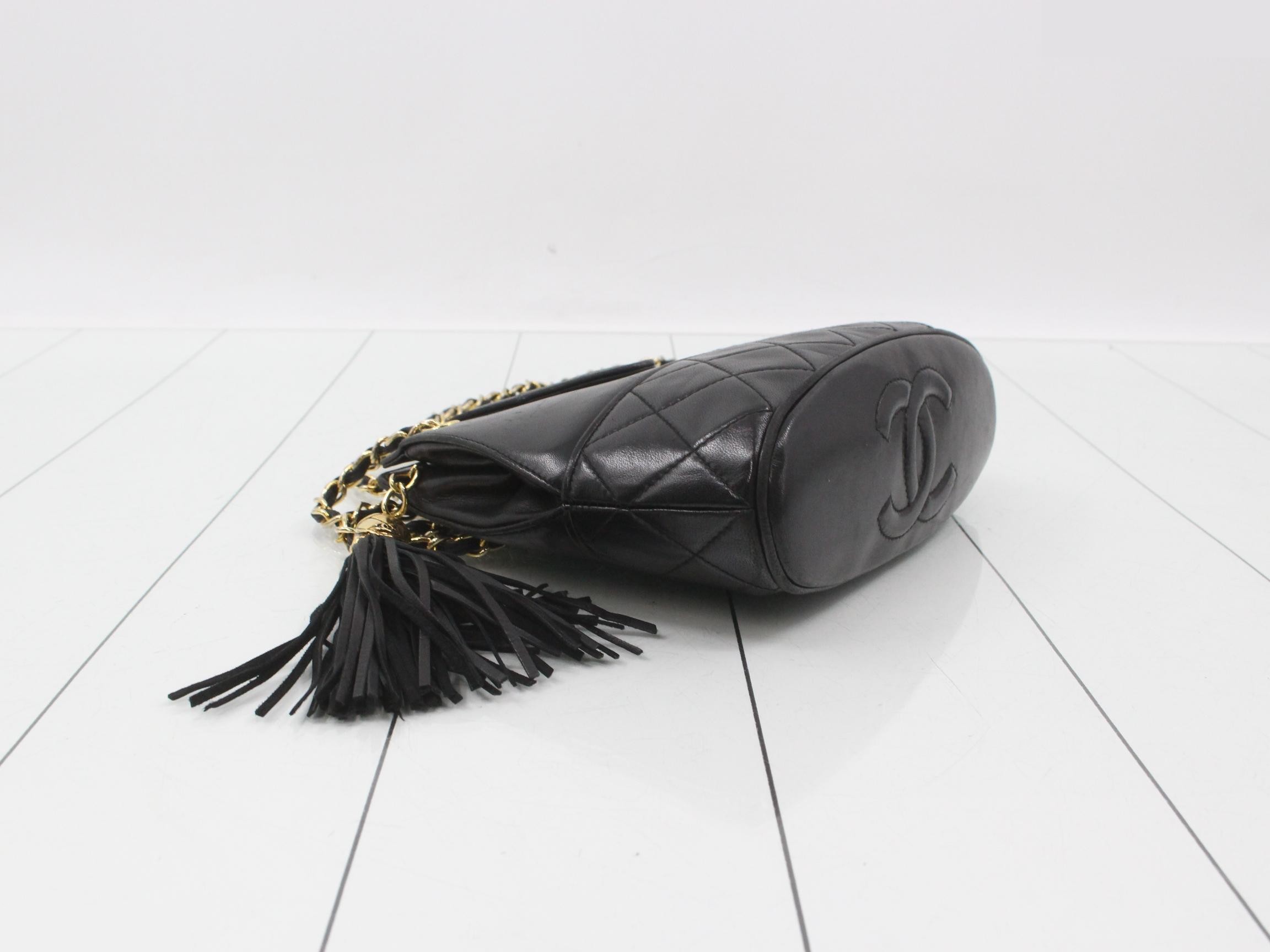 Matelassé Chain Shoulder Bag with Tassel, Unit 1 — view 5