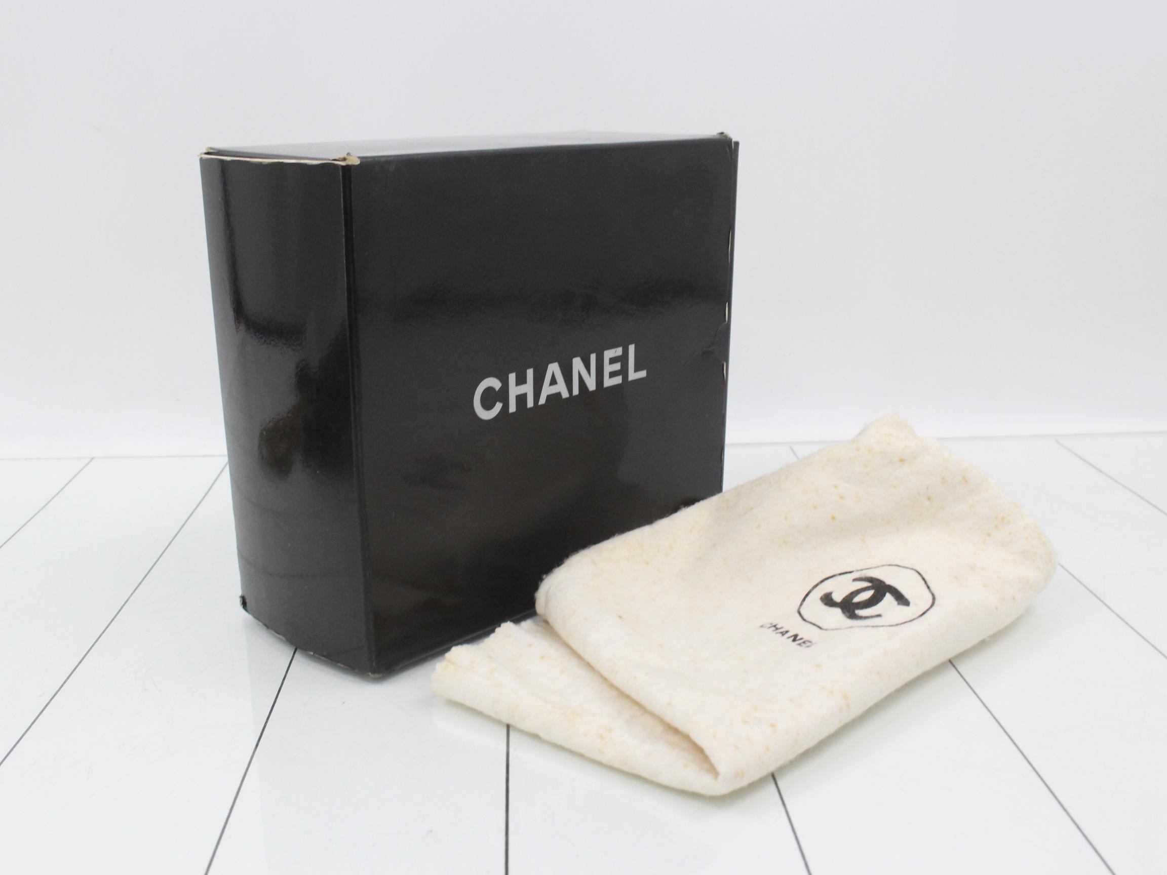 Matelassé Chain Shoulder Bag with Tassel, Unit 1 — view 7