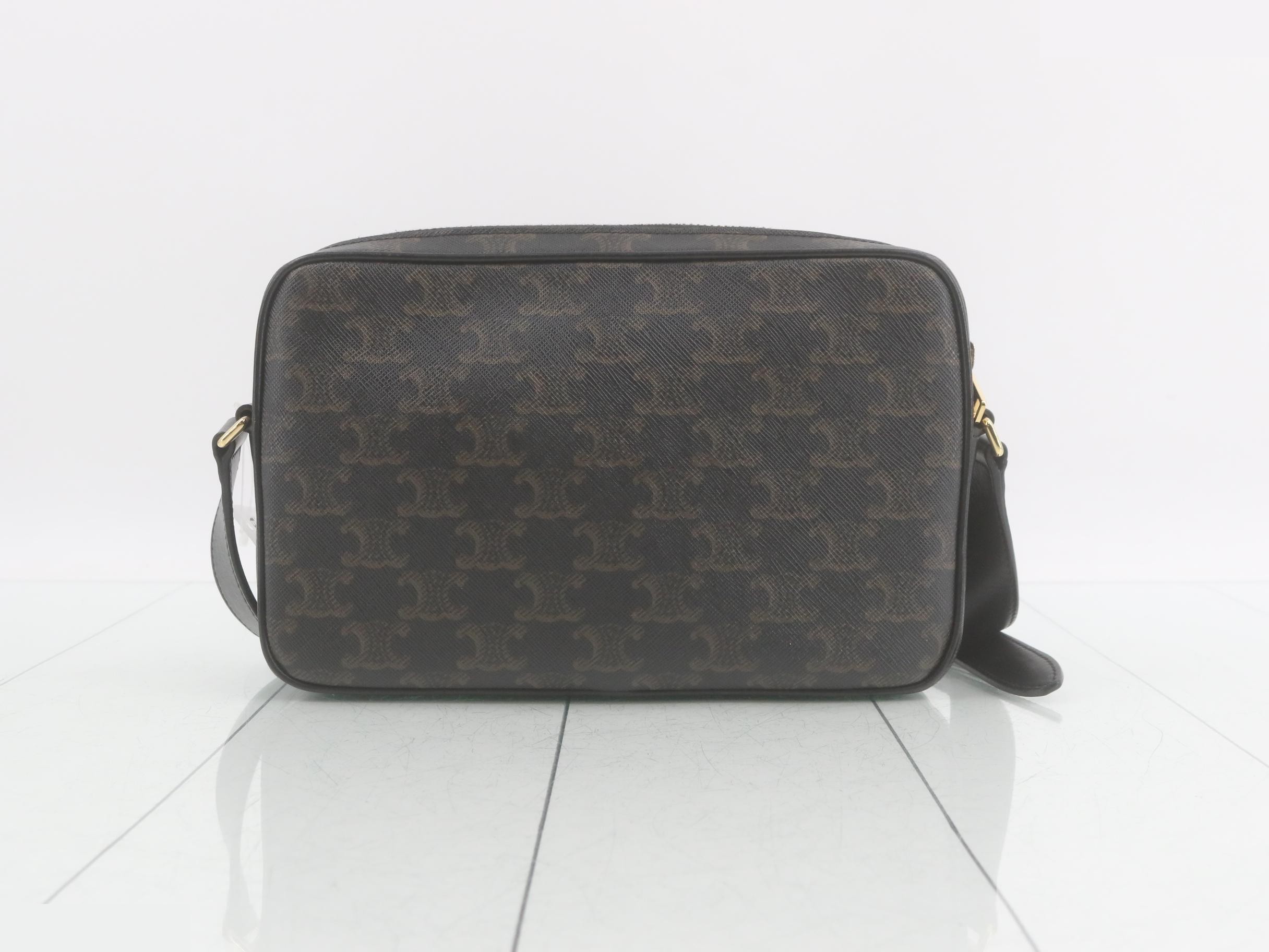 Triomphe Medium Messenger Bag Shoulder Bag — view 2