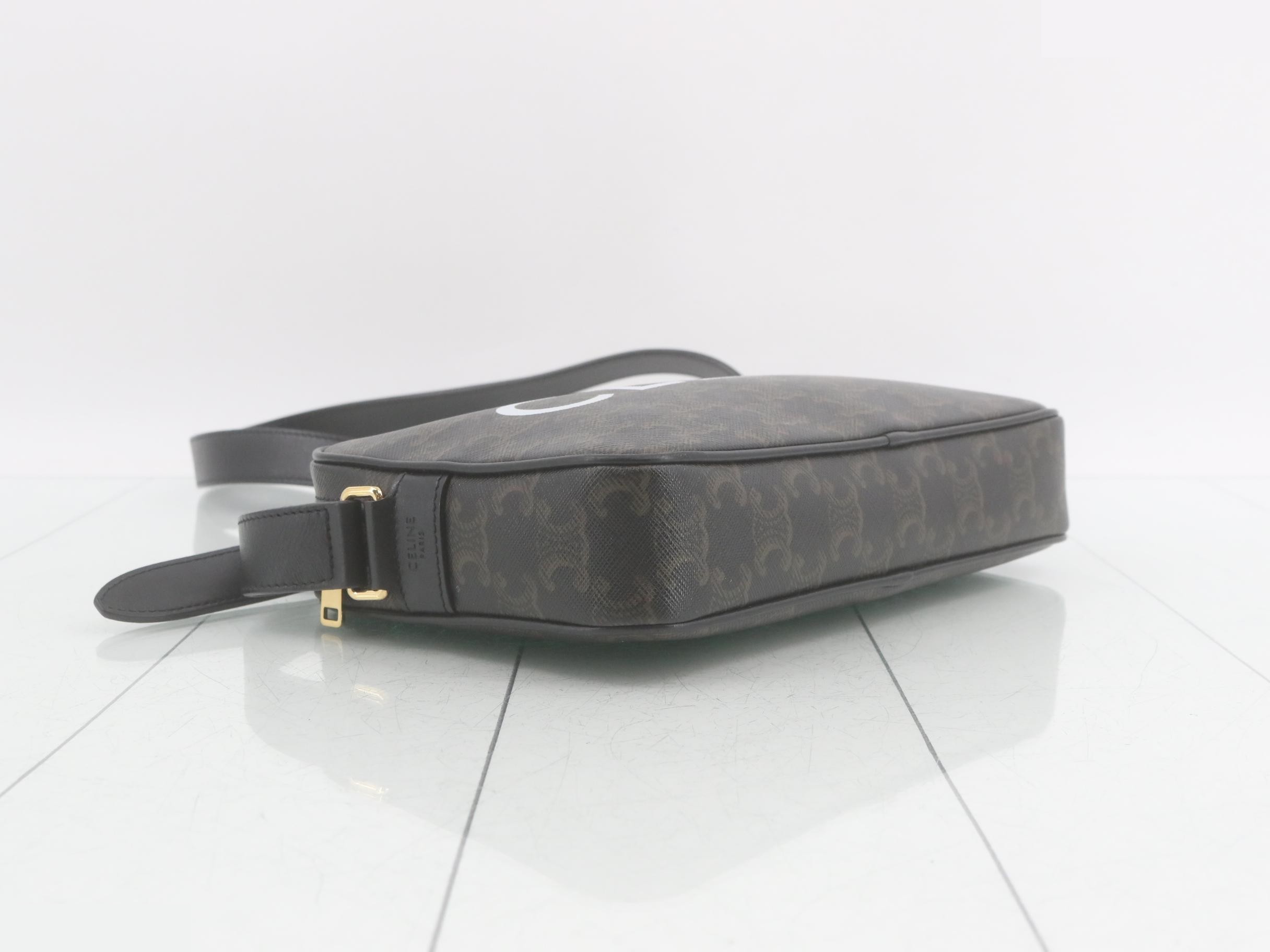 Triomphe Medium Messenger Bag Shoulder Bag — view 5