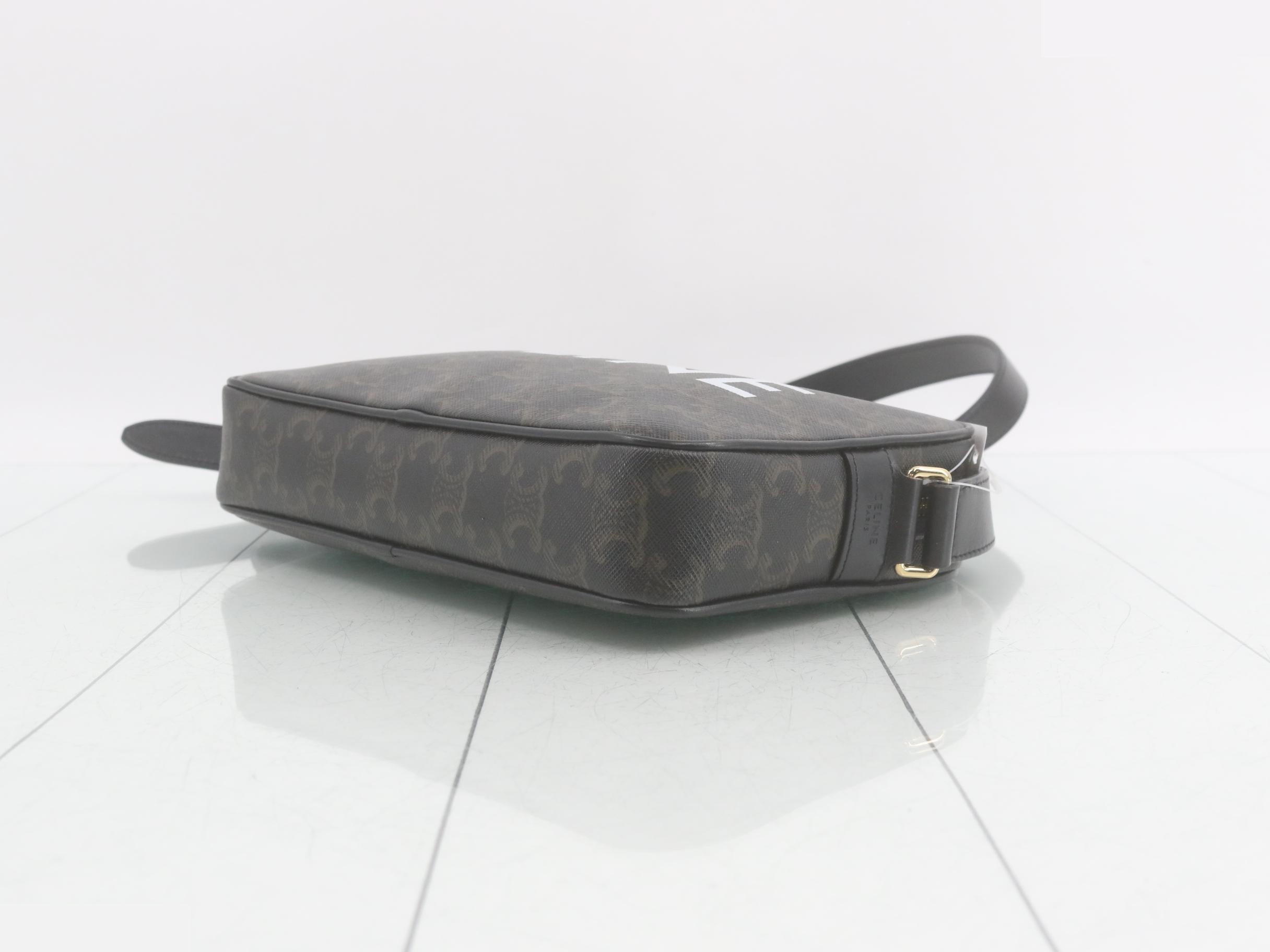 Triomphe Medium Messenger Bag Shoulder Bag — view 6