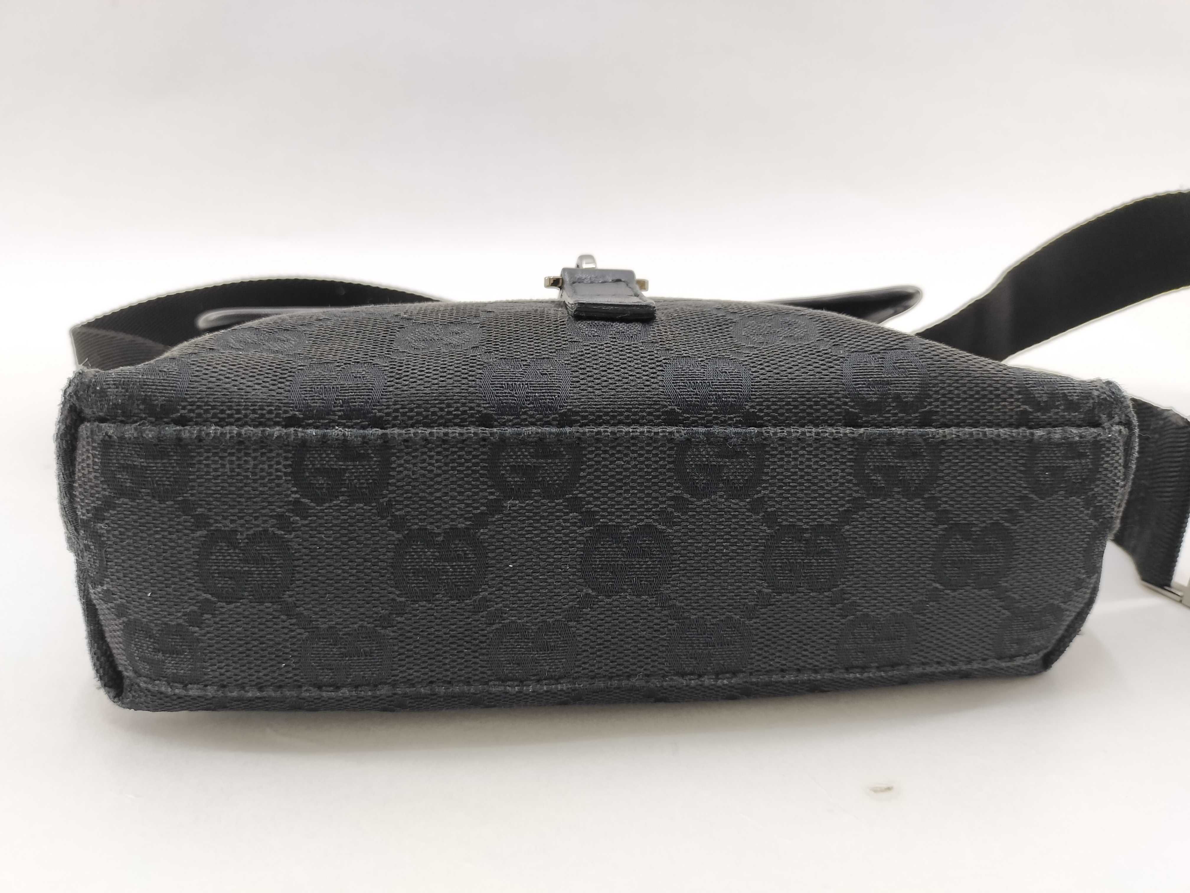 GG Canvas Shoulder Bag — view 5
