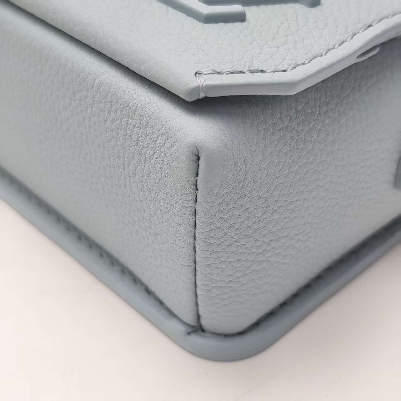 【*Shipped from: China*】LOUIS VUITTON Takeoff Leather Shoulder Bag — view 7
