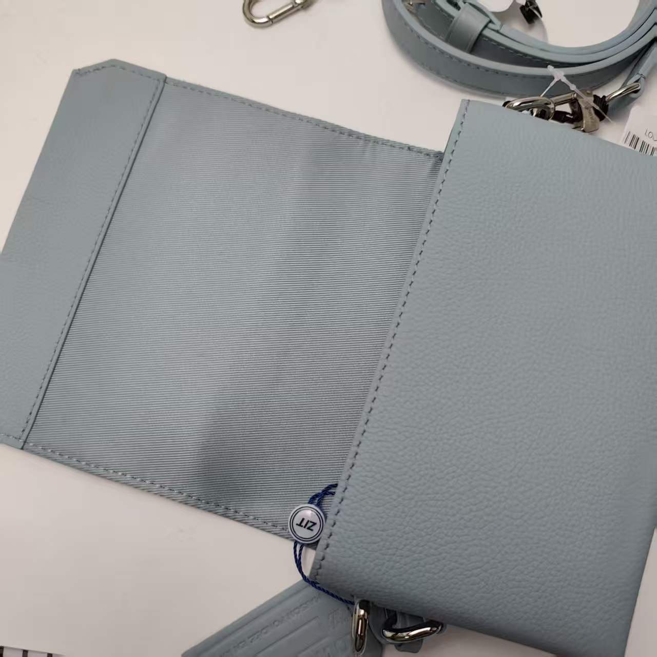 【*Shipped from: China*】LOUIS VUITTON Takeoff Leather Shoulder Bag — view 9