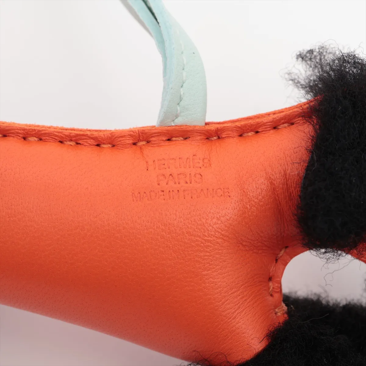 Buddy Charm G: 2026 Charm Agneau Milo Orange x Black — view 3