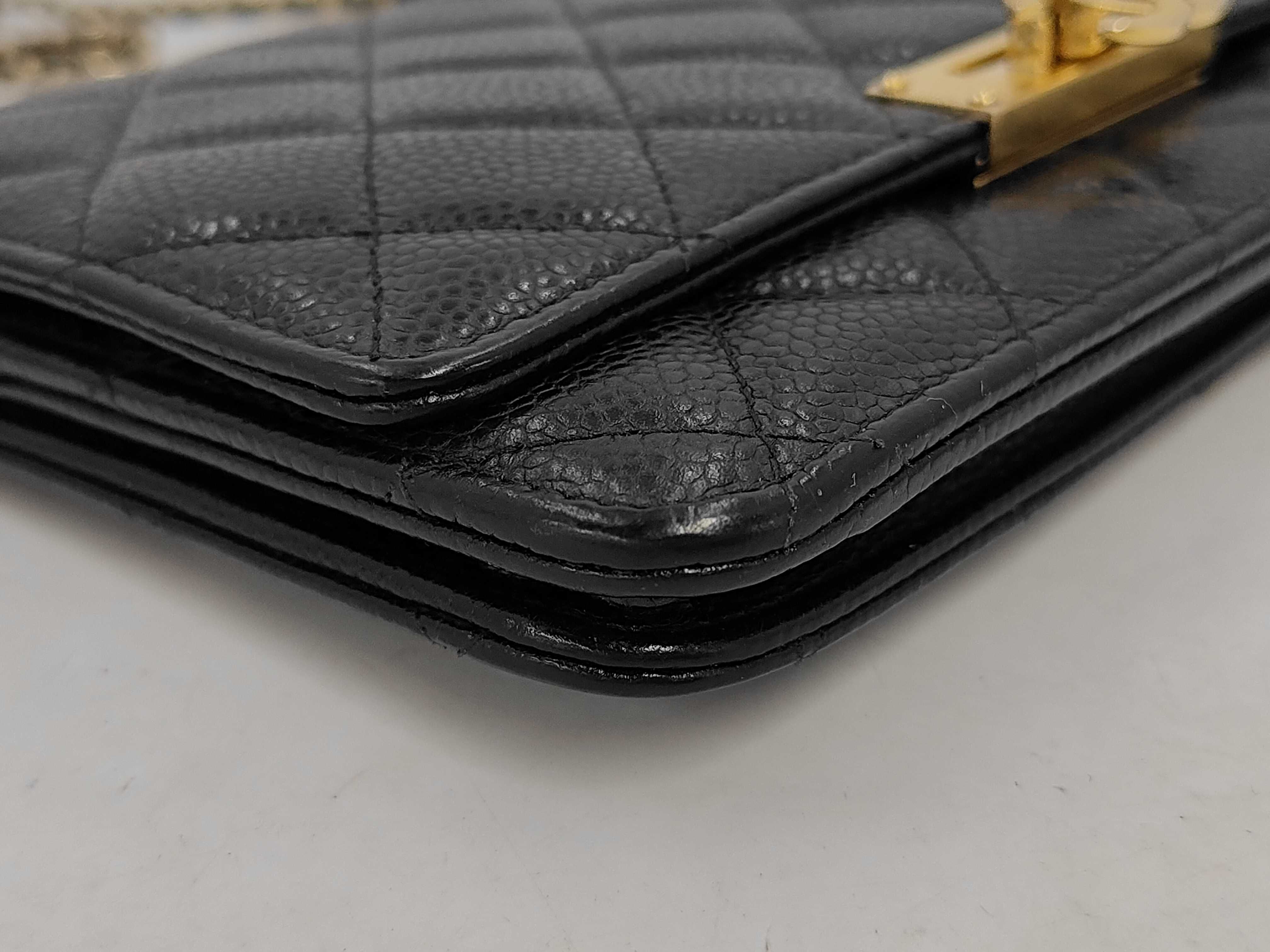 Matelassé Caviar Skin Chain Wallet (Serial Number 25) Shoulder Bag — view 3
