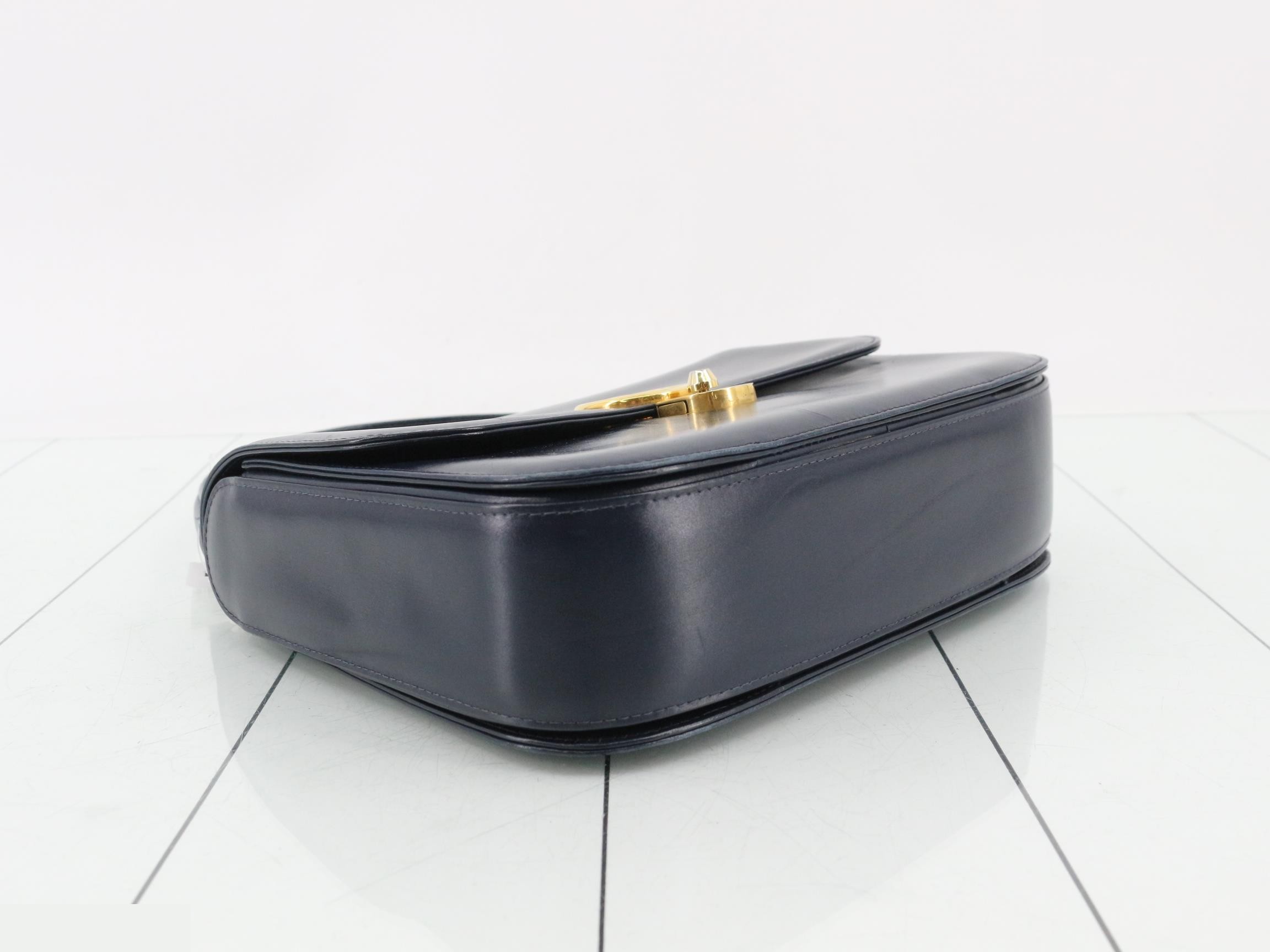 Small leather top-handle bag with interlocking G logo. — view 5