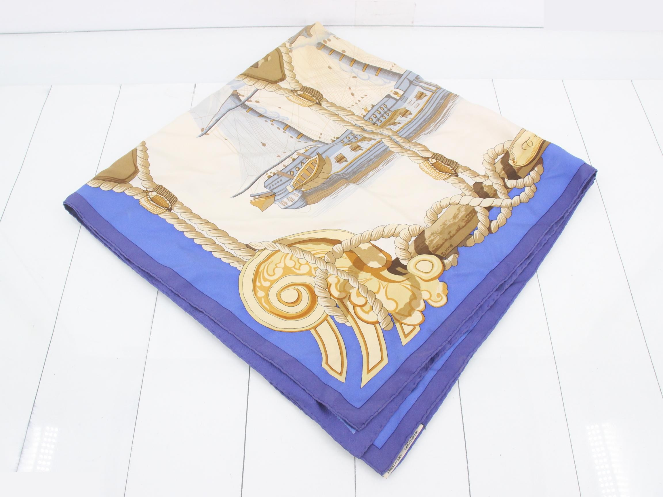 Carre 90 Blue/White