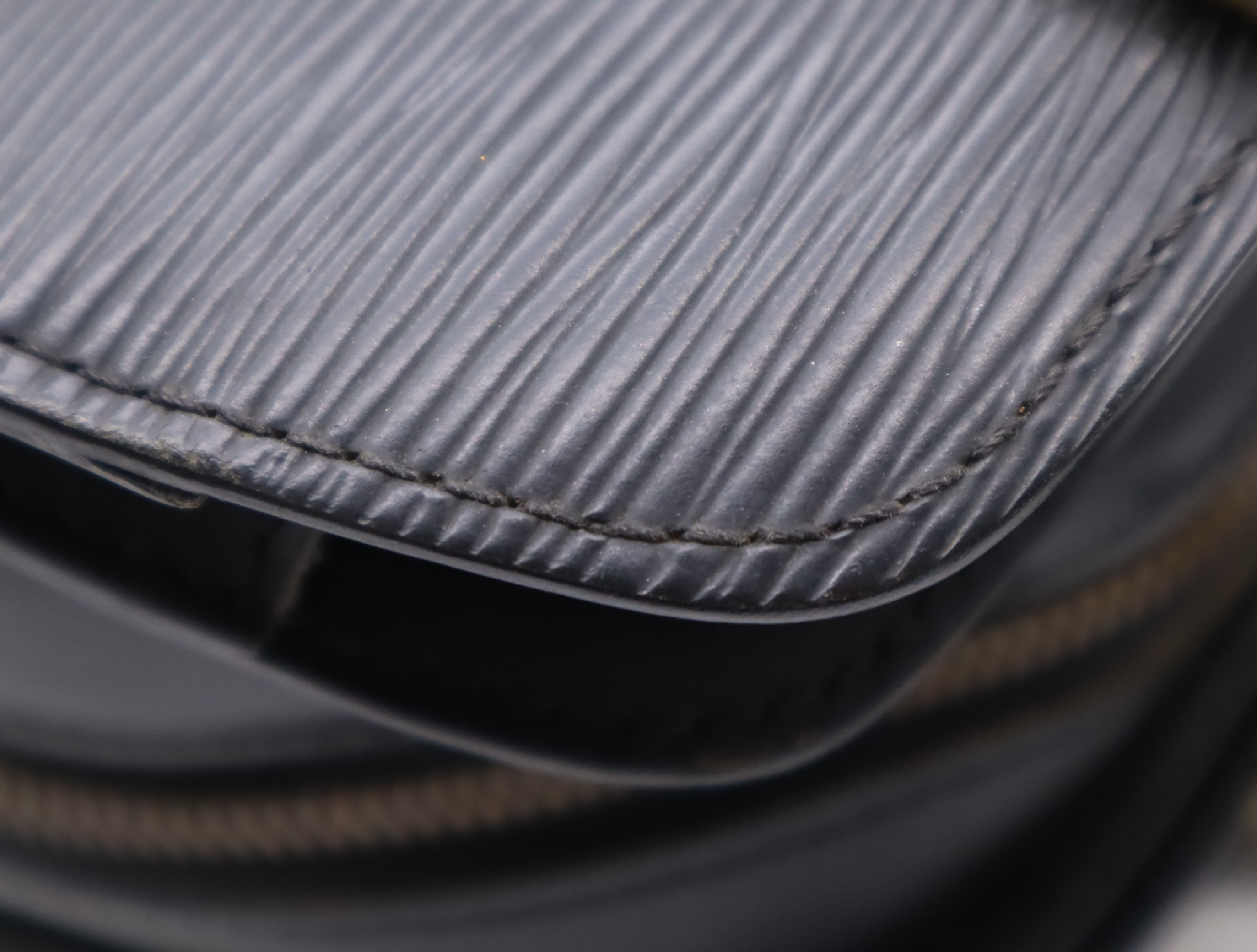M52052 Pont Neuf Noir Handbag — view 8