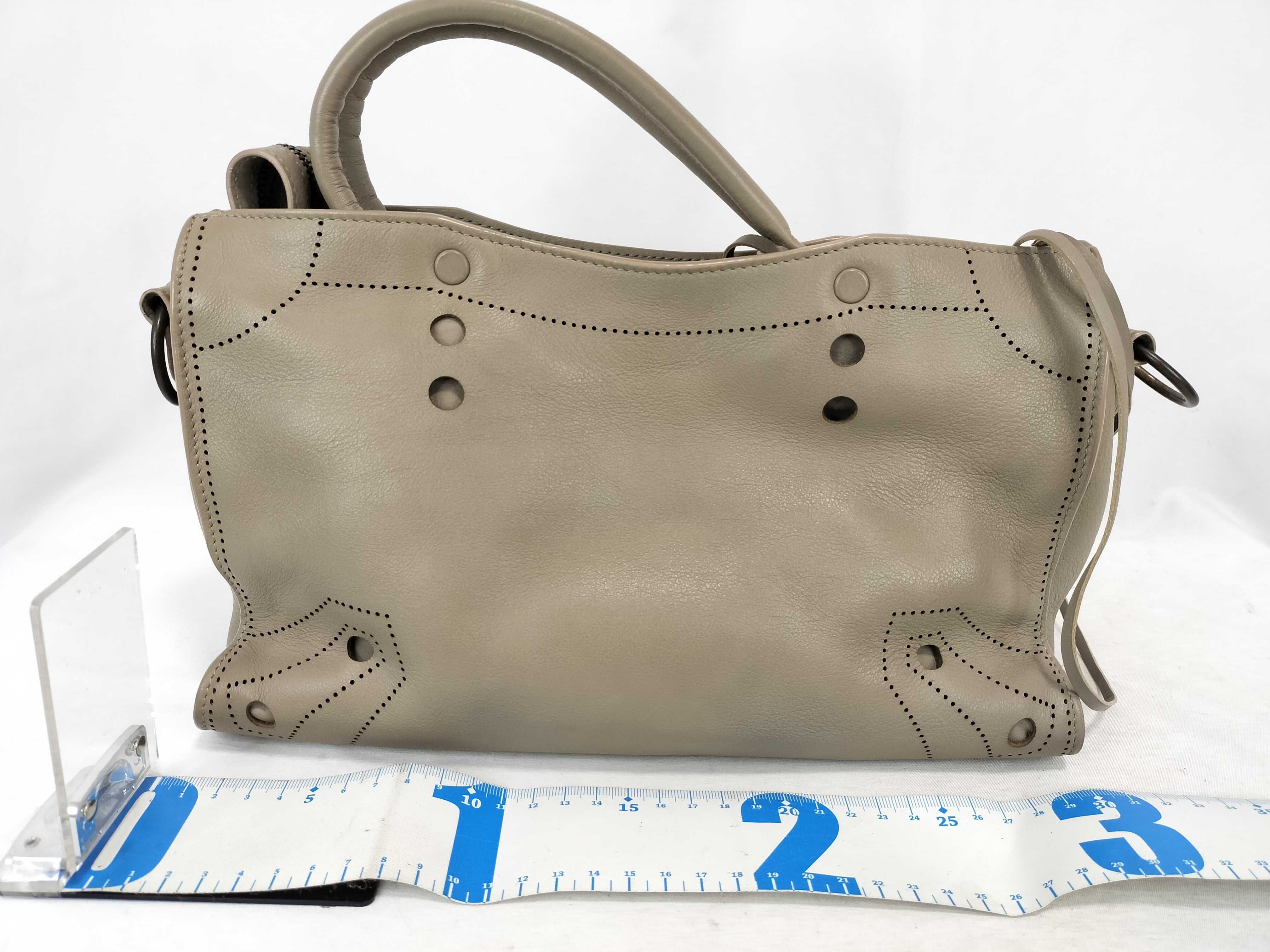 ID- Cow Skin Blackout City 2-way handbag Beige with mirror 443516 Handbag — view 2
