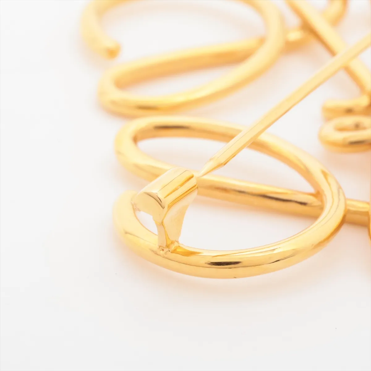 Anagram Brooch GP Gold — view 3