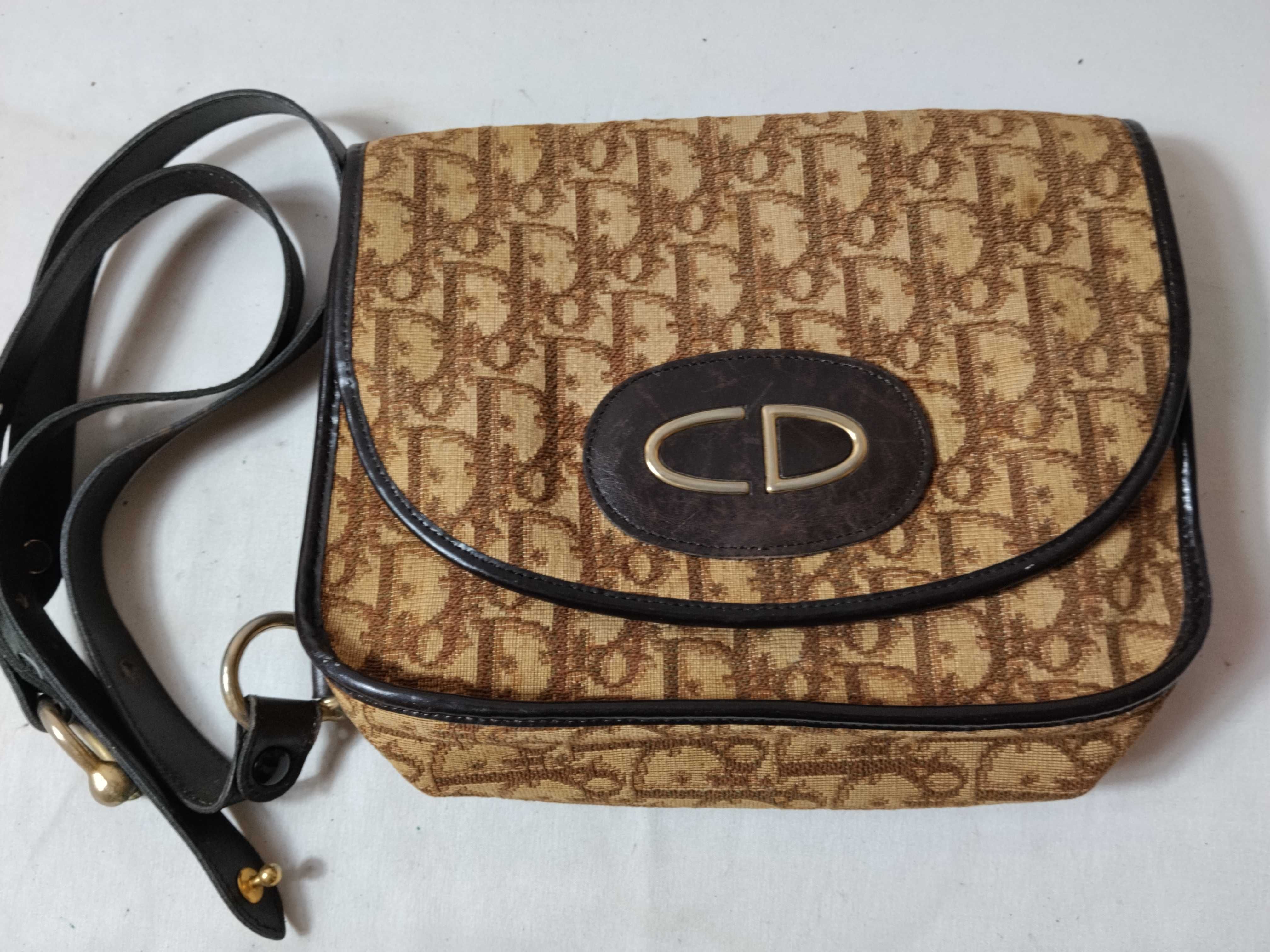 Trotter Push-Lock Shoulder Bag