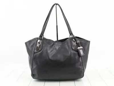 Soft leather tote bag