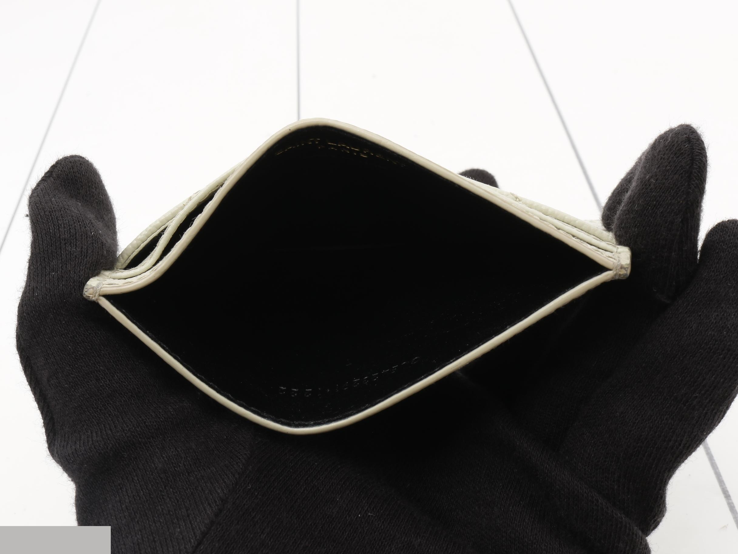 Line V-Stitch Leather Beige Card Case — view 4
