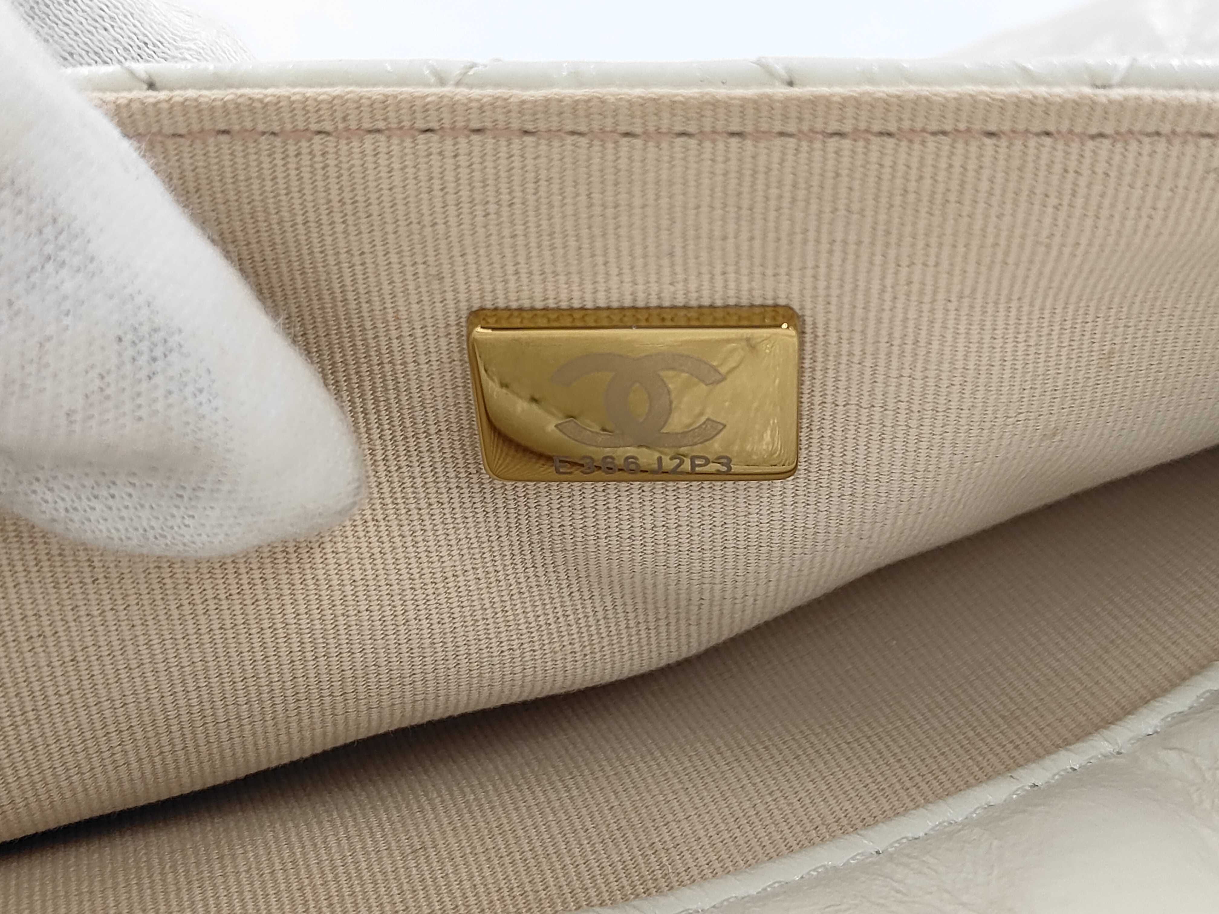 Shoulder Bag Medium White Gold Buckle Bag — view 10