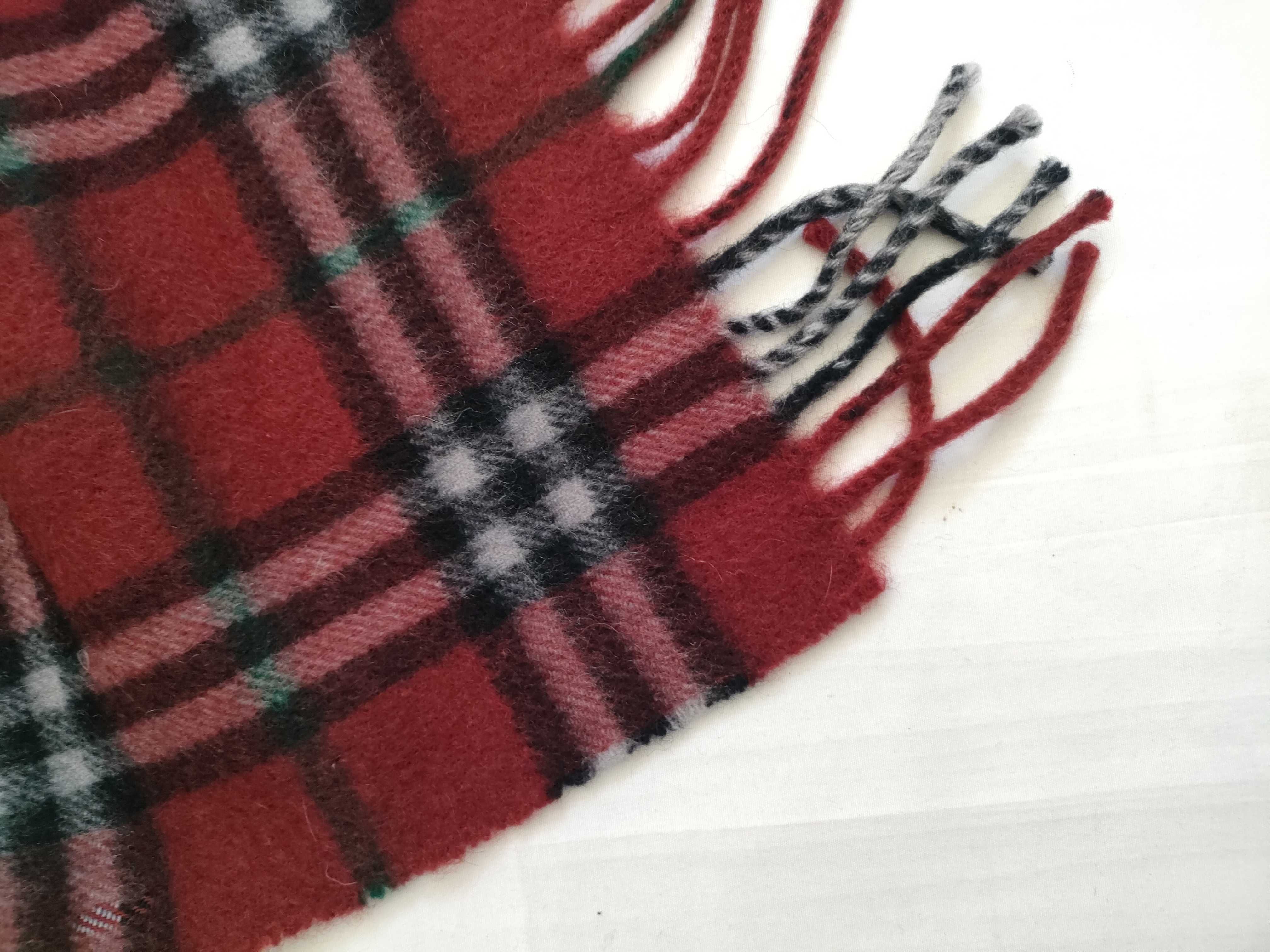 100% Cashmere Scarf, Nova Check Pattern, and other accessories. — view 5