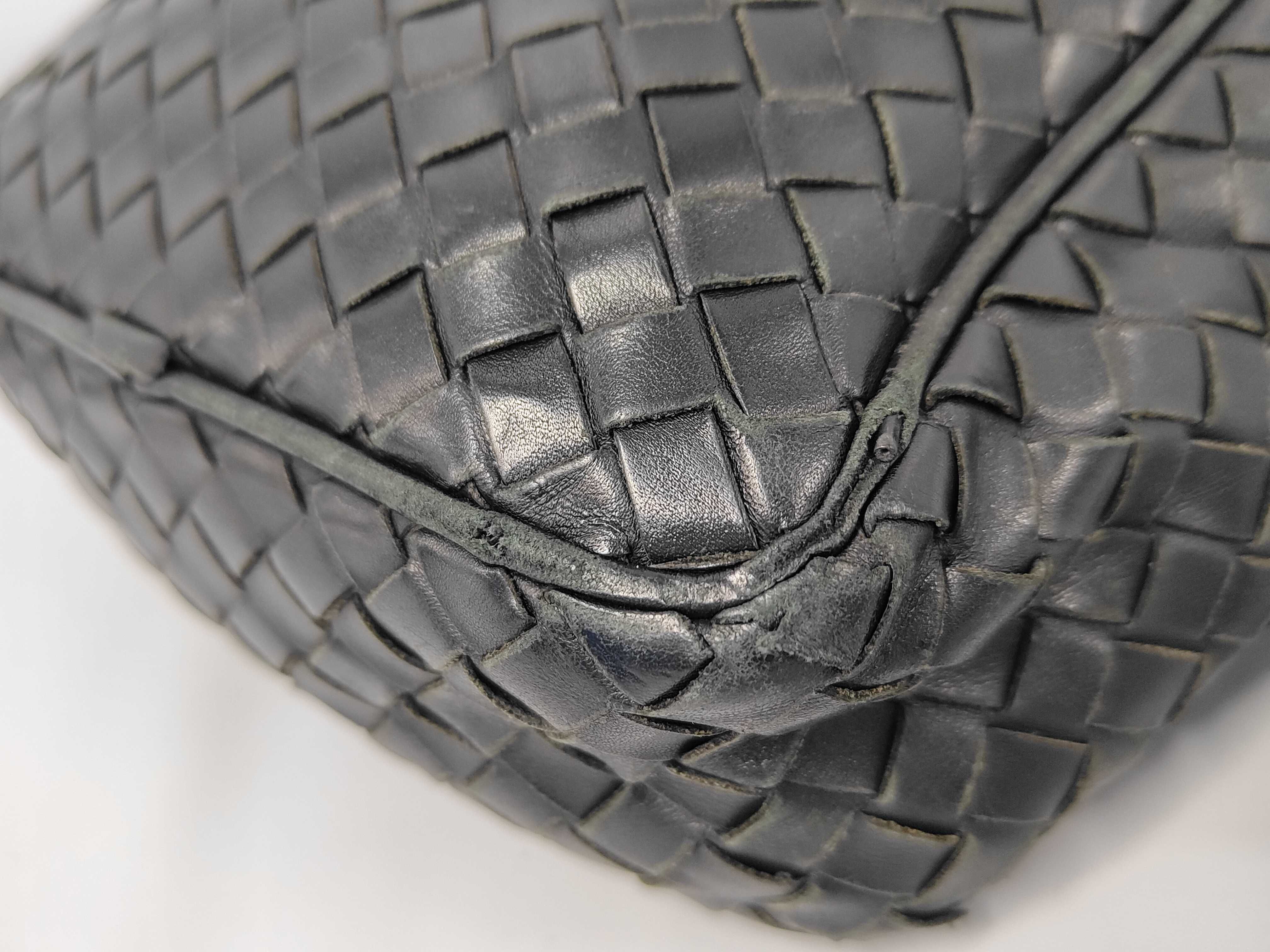 Intrecciato Bottega Veneta Shoulder Bag — view 4