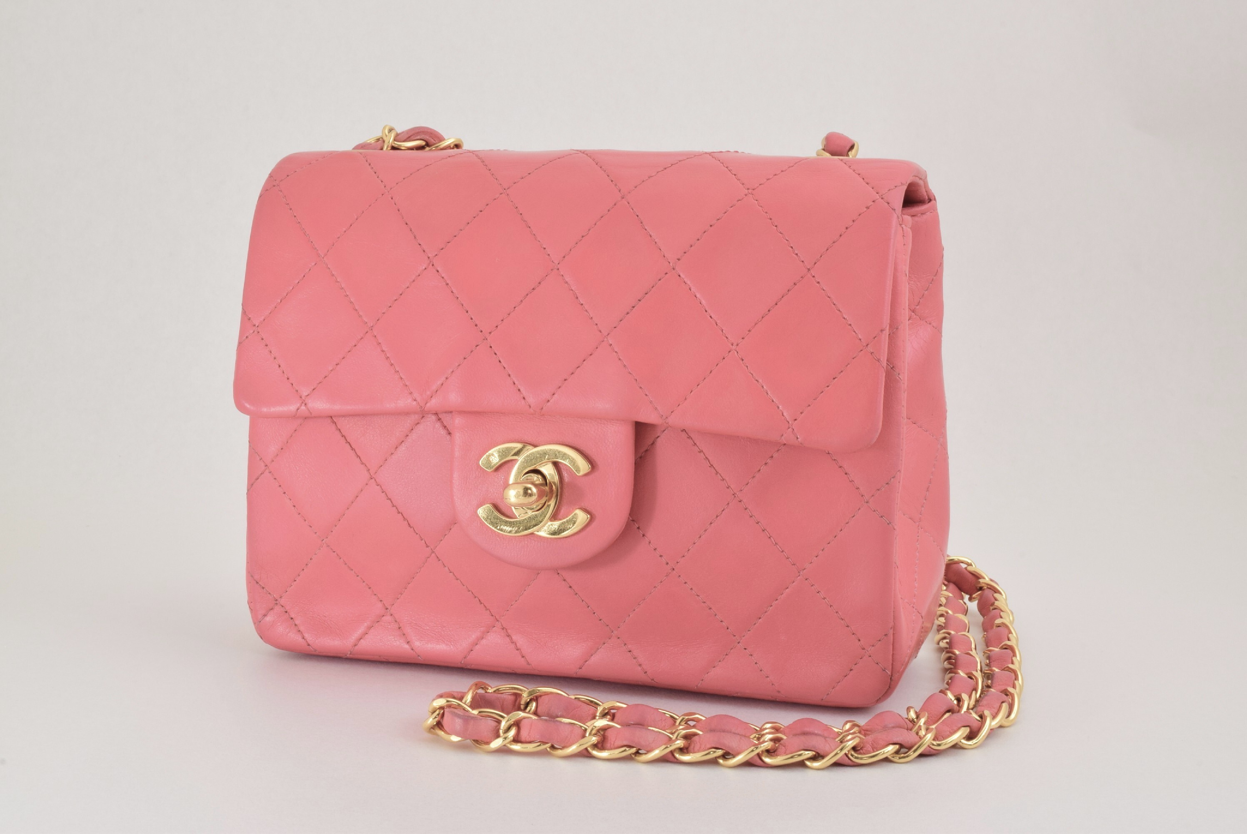 Matelasse Chain Shoulder Pink with Seal Shoulder Bag