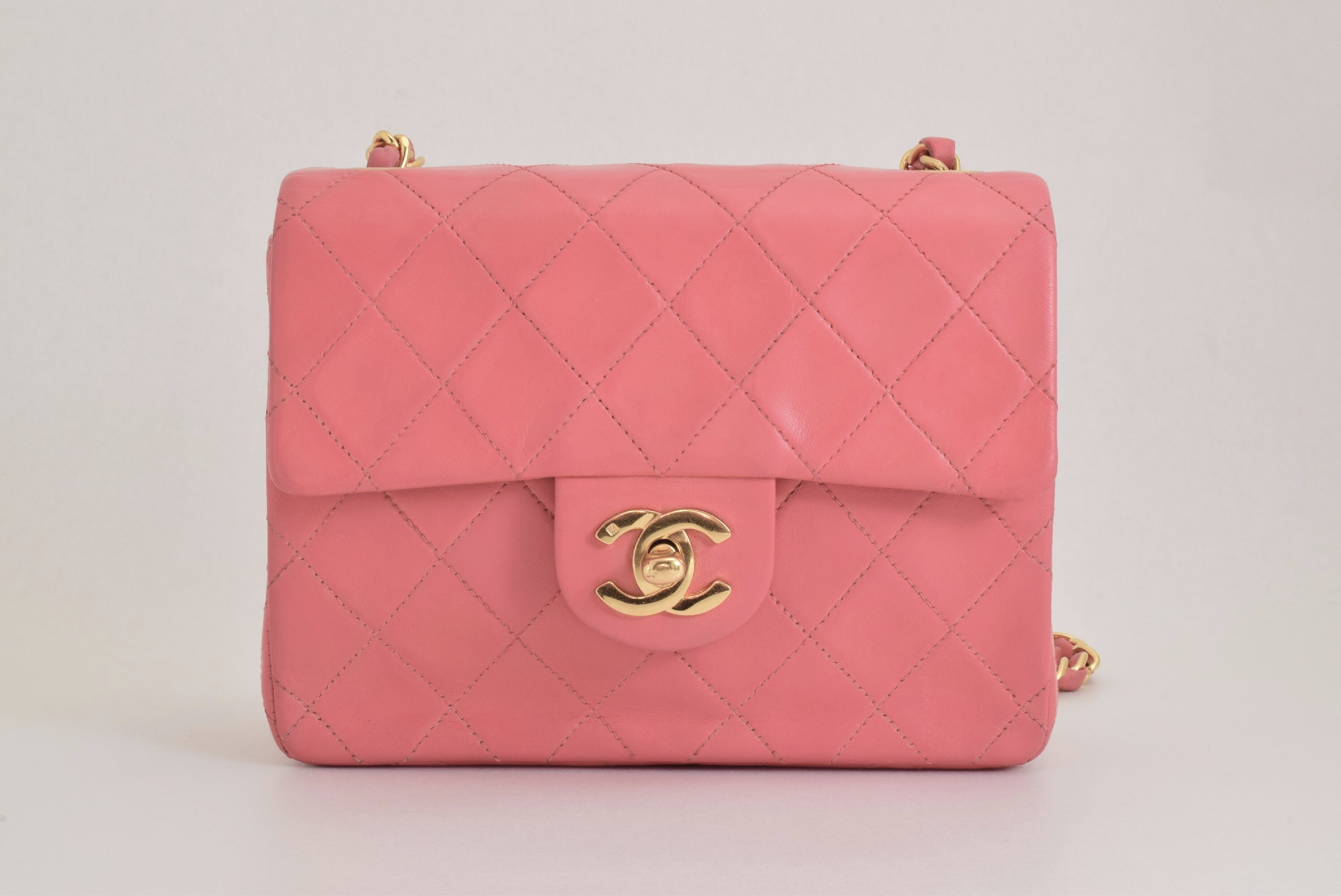 Matelasse Chain Shoulder Pink with Seal Shoulder Bag — view 2