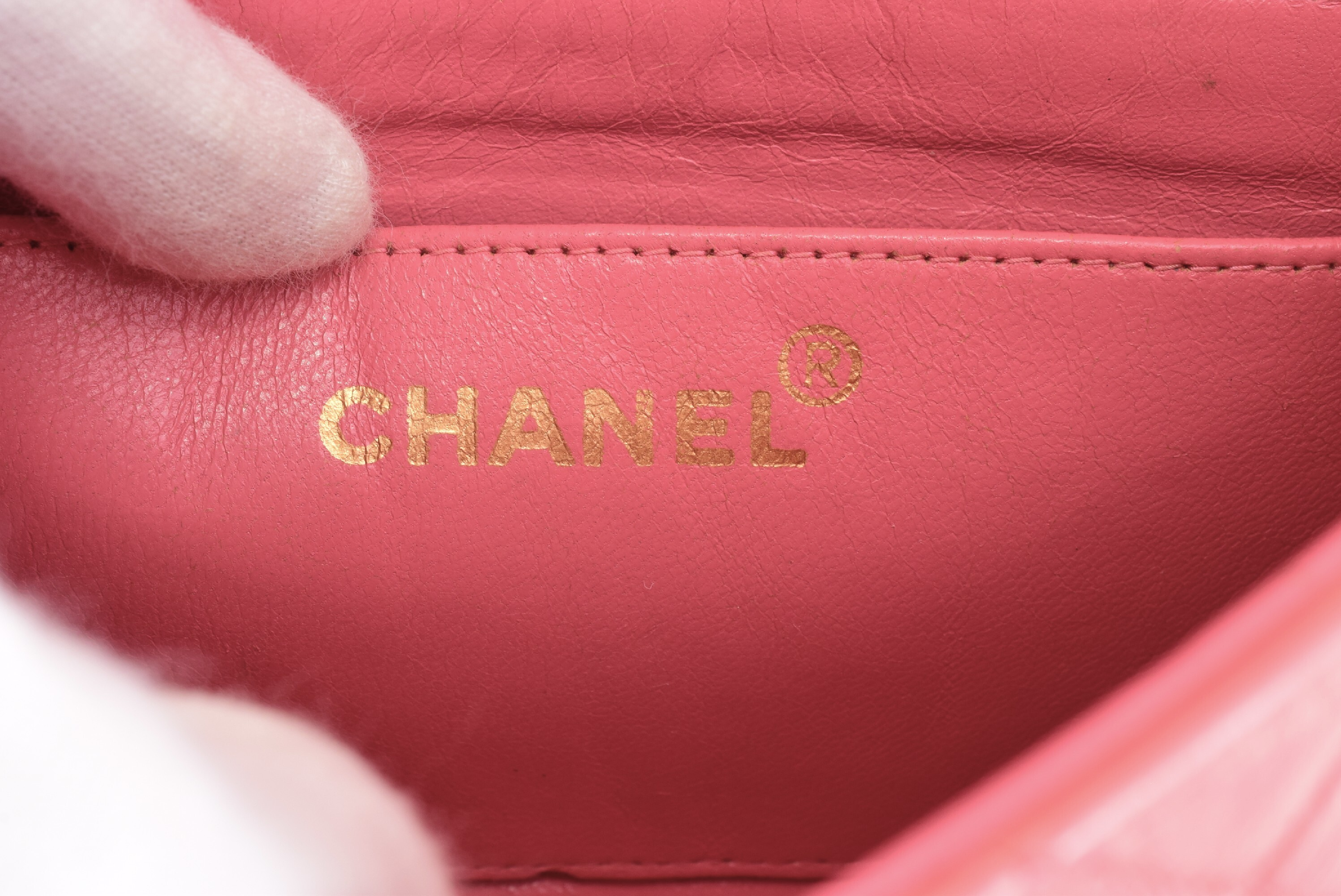 Matelasse Chain Shoulder Pink with Seal Shoulder Bag — view 12