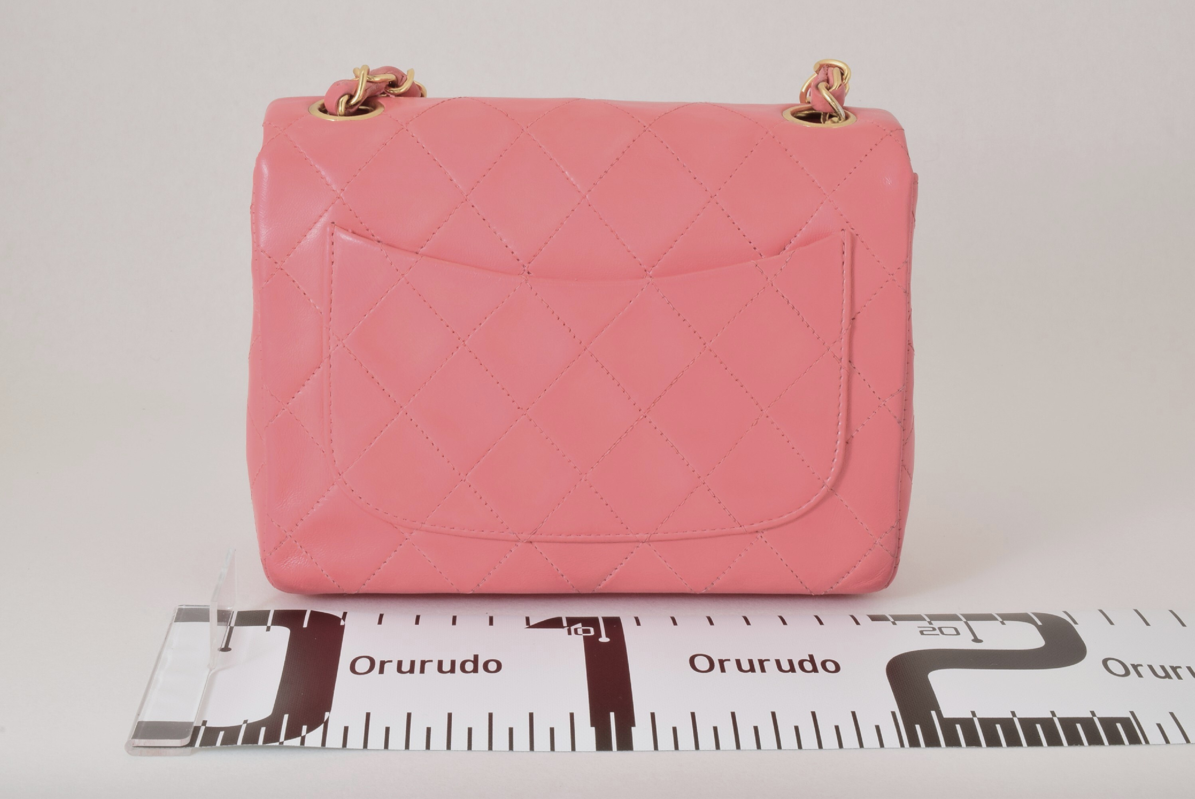 Matelasse Chain Shoulder Pink with Seal Shoulder Bag — view 3